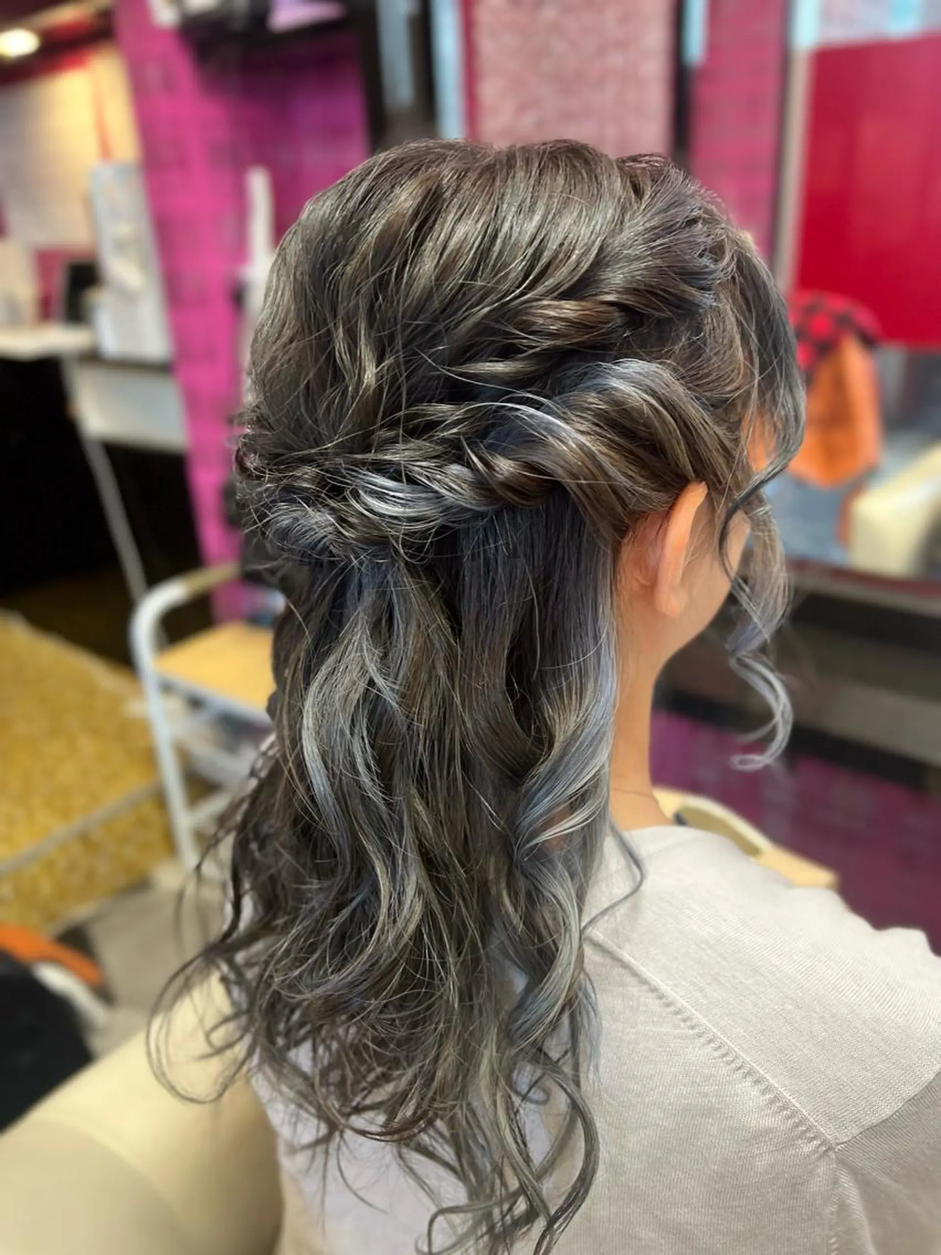 ミディアム ヘアアレンジ ハーフアップ 藤川 瑛梨奈のマツエク・マツパデザイン