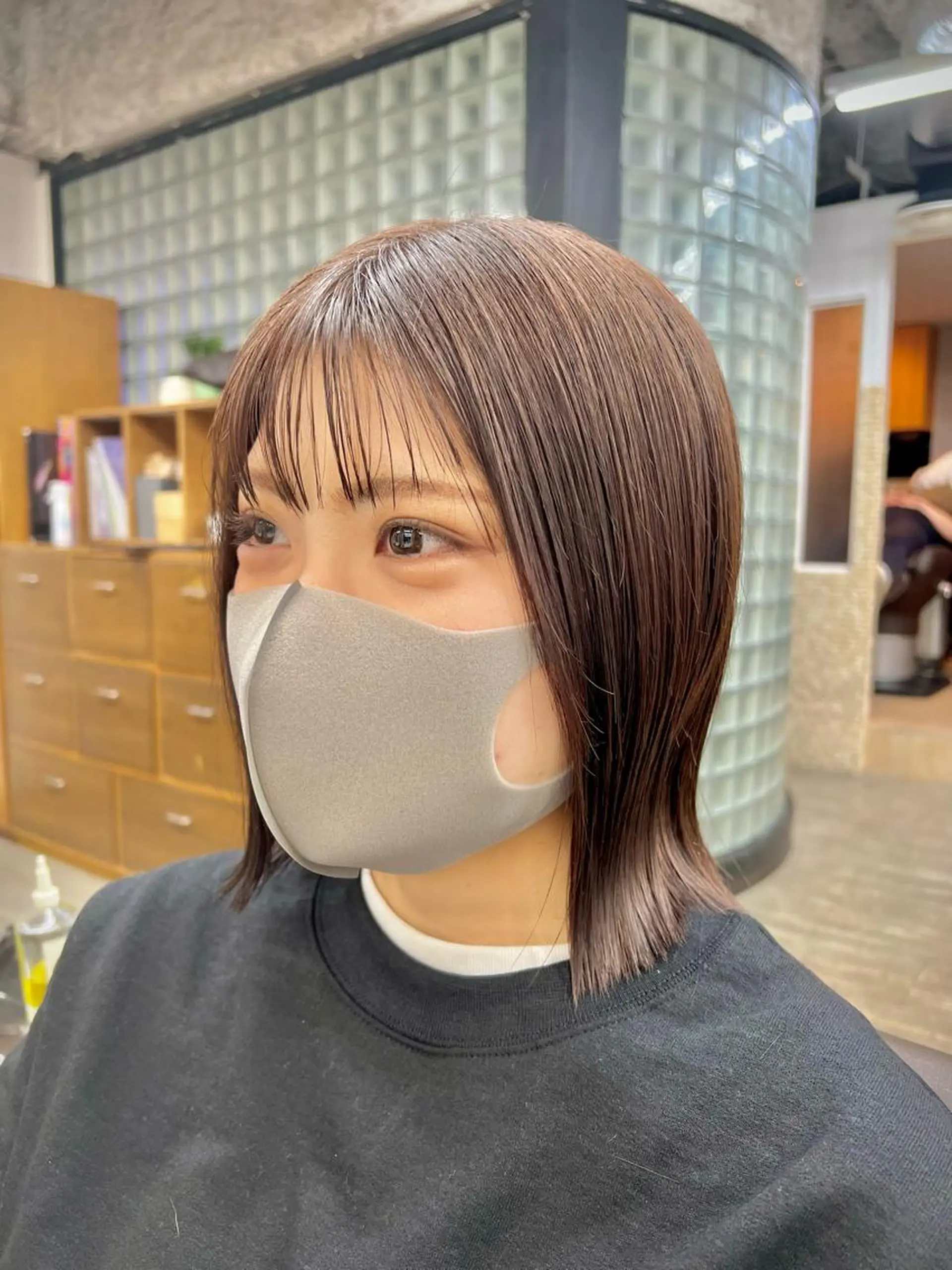 ミディアム カラー ボブ 外ハネヘア 透明感カラー/ イルミナカラーヒロキのヘアスタイル