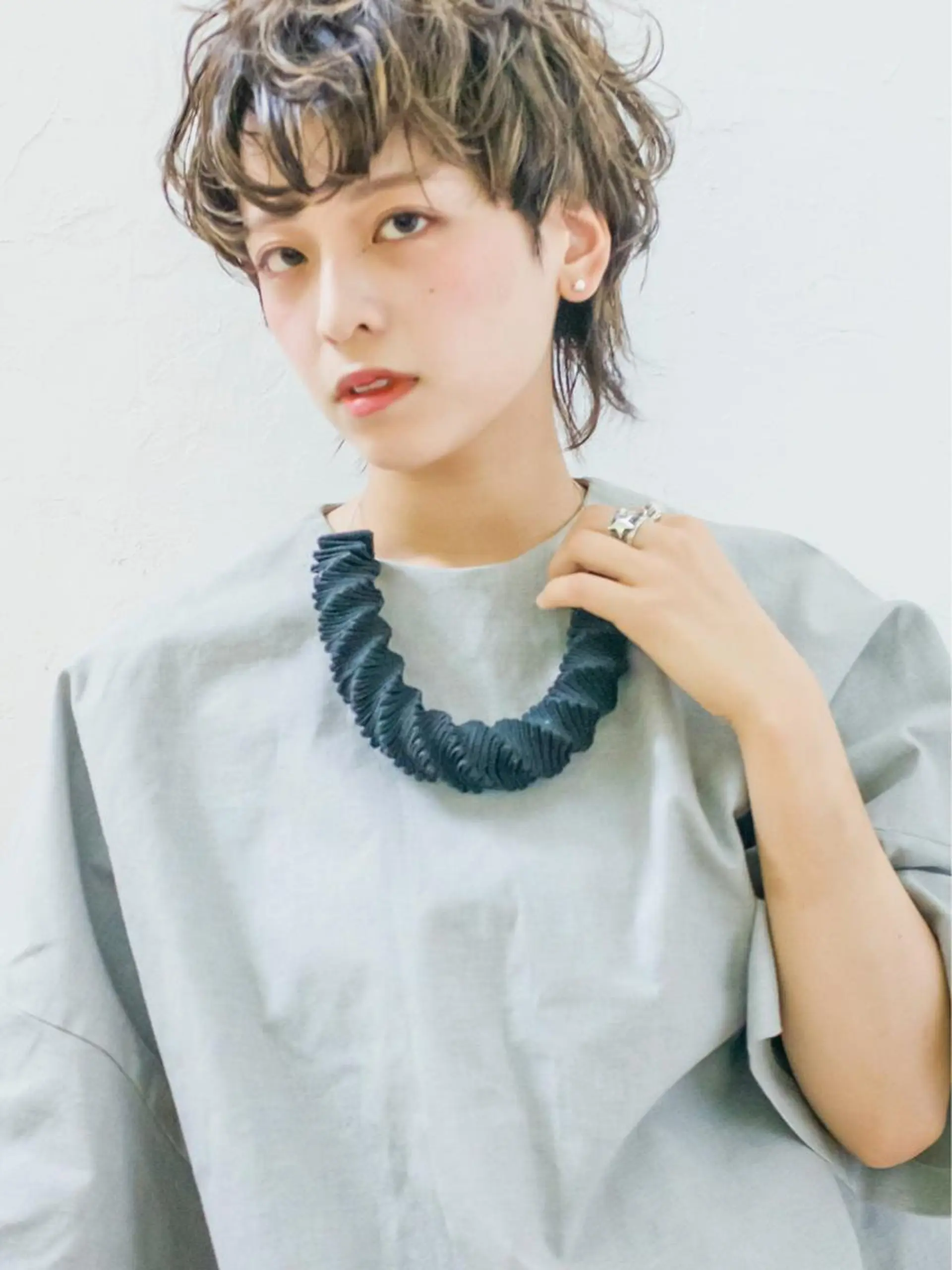 ショート ハイライト ウルフカット nuu所属・💜ショート💜 ウルフ、ボブ二色亜美のヘアスタイル