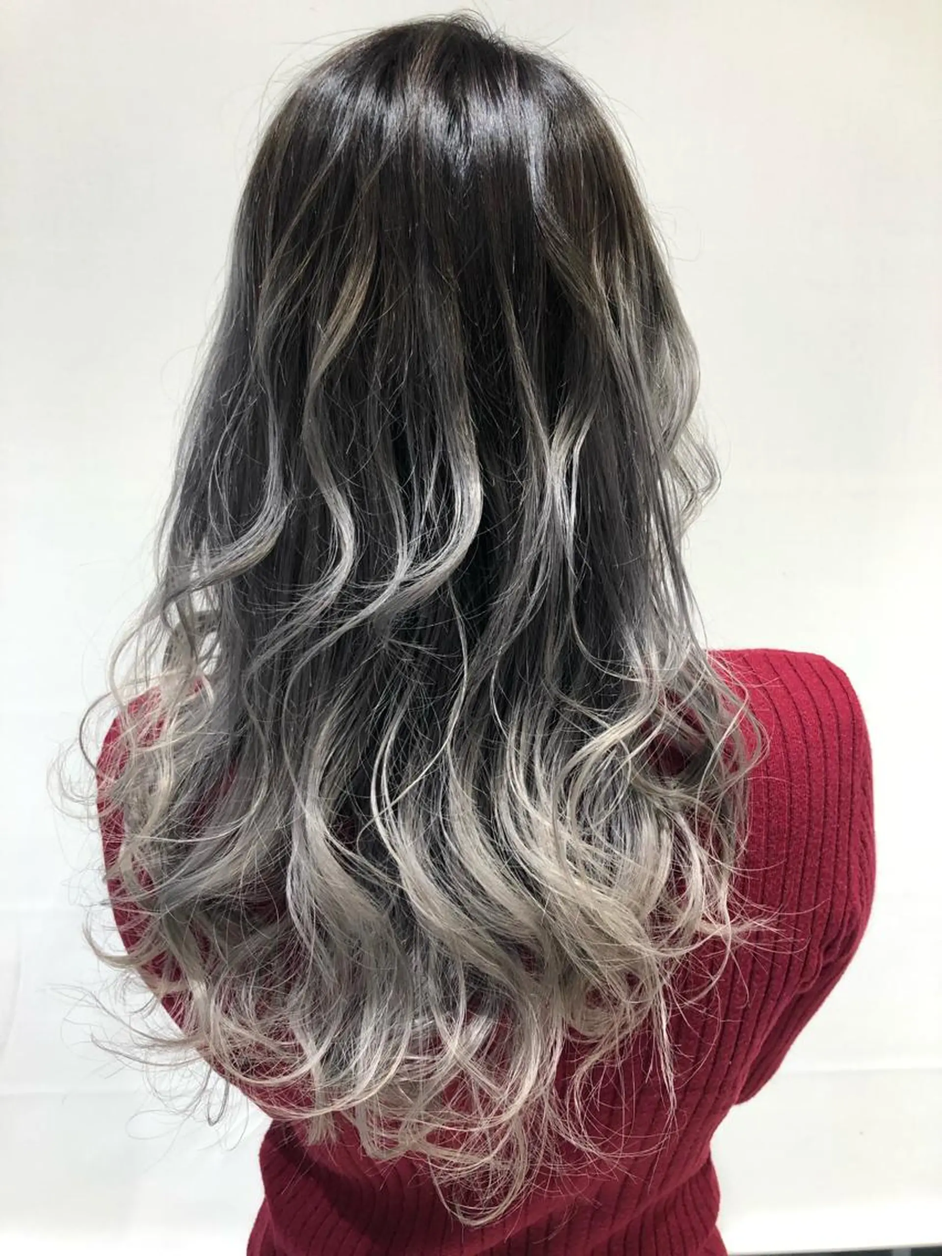 ロング カラー バレイヤージュ レイヤーカット 艶カラー/ハイトーン 山本のヘアスタイル