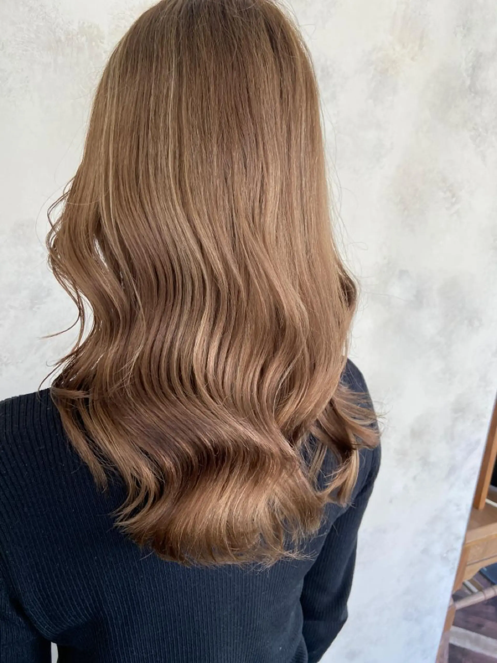 ロング AHNKISM所属・トレンドレイヤー/ 透明感カラーのヘアスタイル