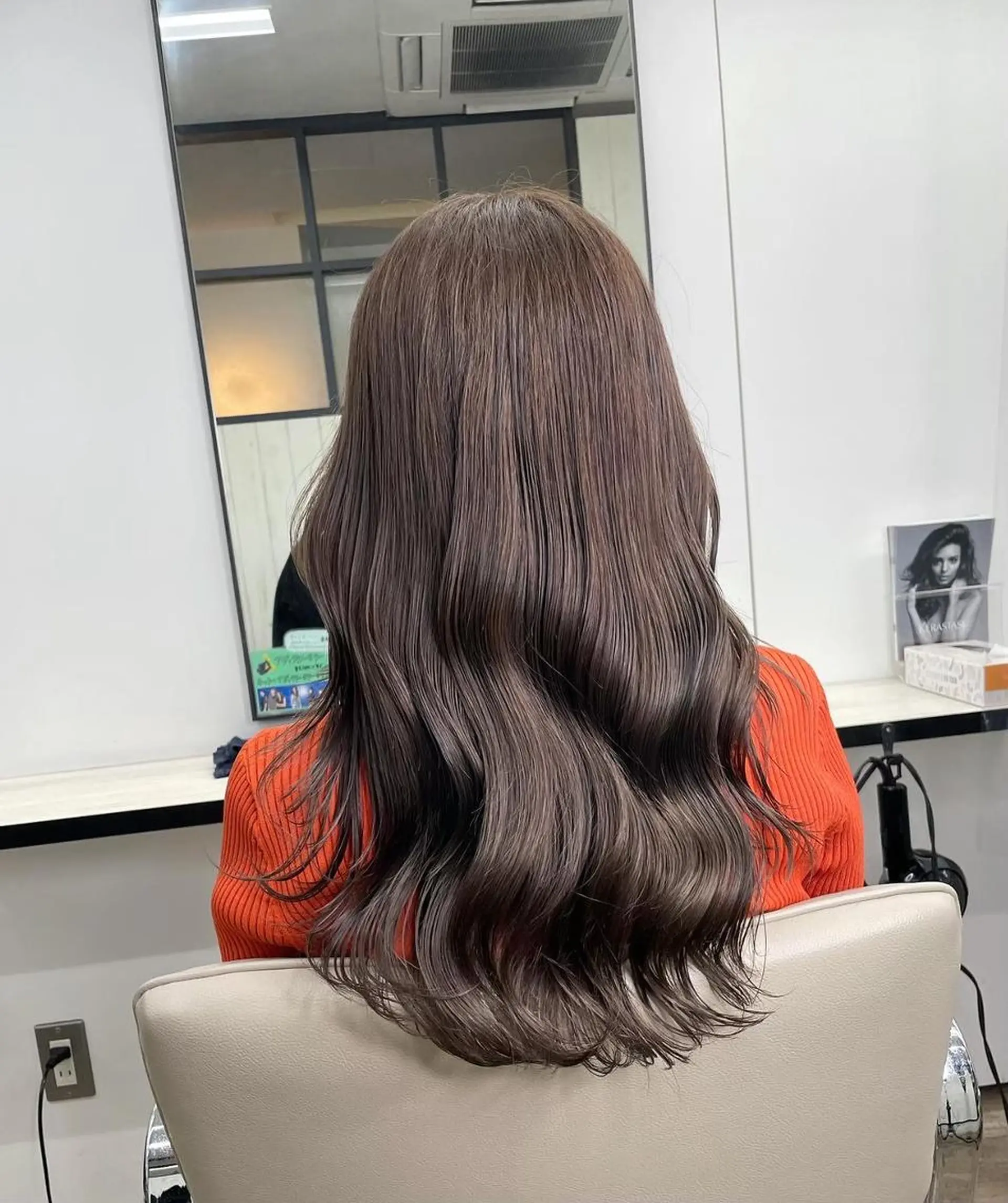 ロング カラー パーマ ヘアアレンジ キッズ ロングレイヤー アッシュ アッシュブラック ベージュカラー 黒髪 N゜jillva ナンバージルバのヘアスタイル