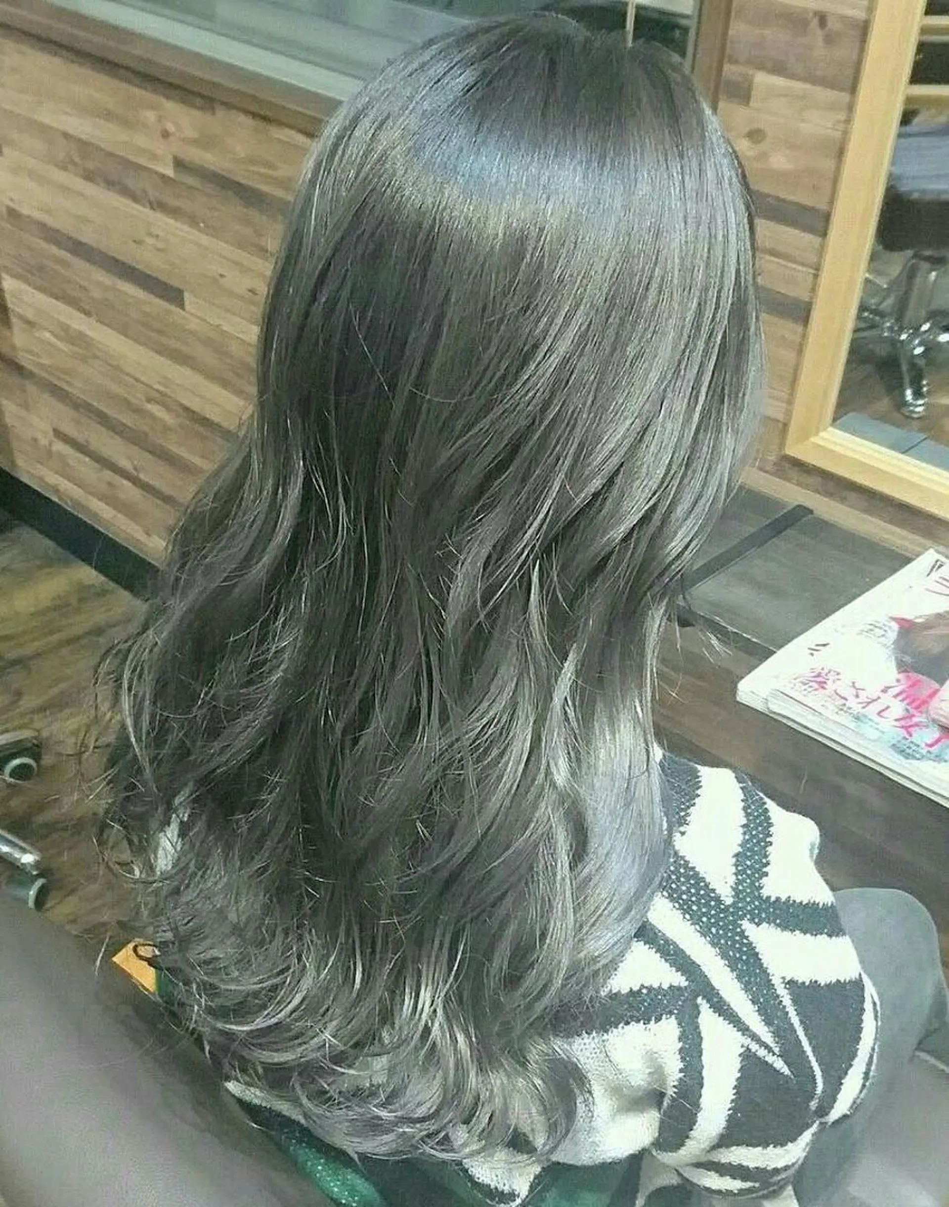ロング ヘアカラー ＦＵＮＩＣ ファニックのヘアスタイル