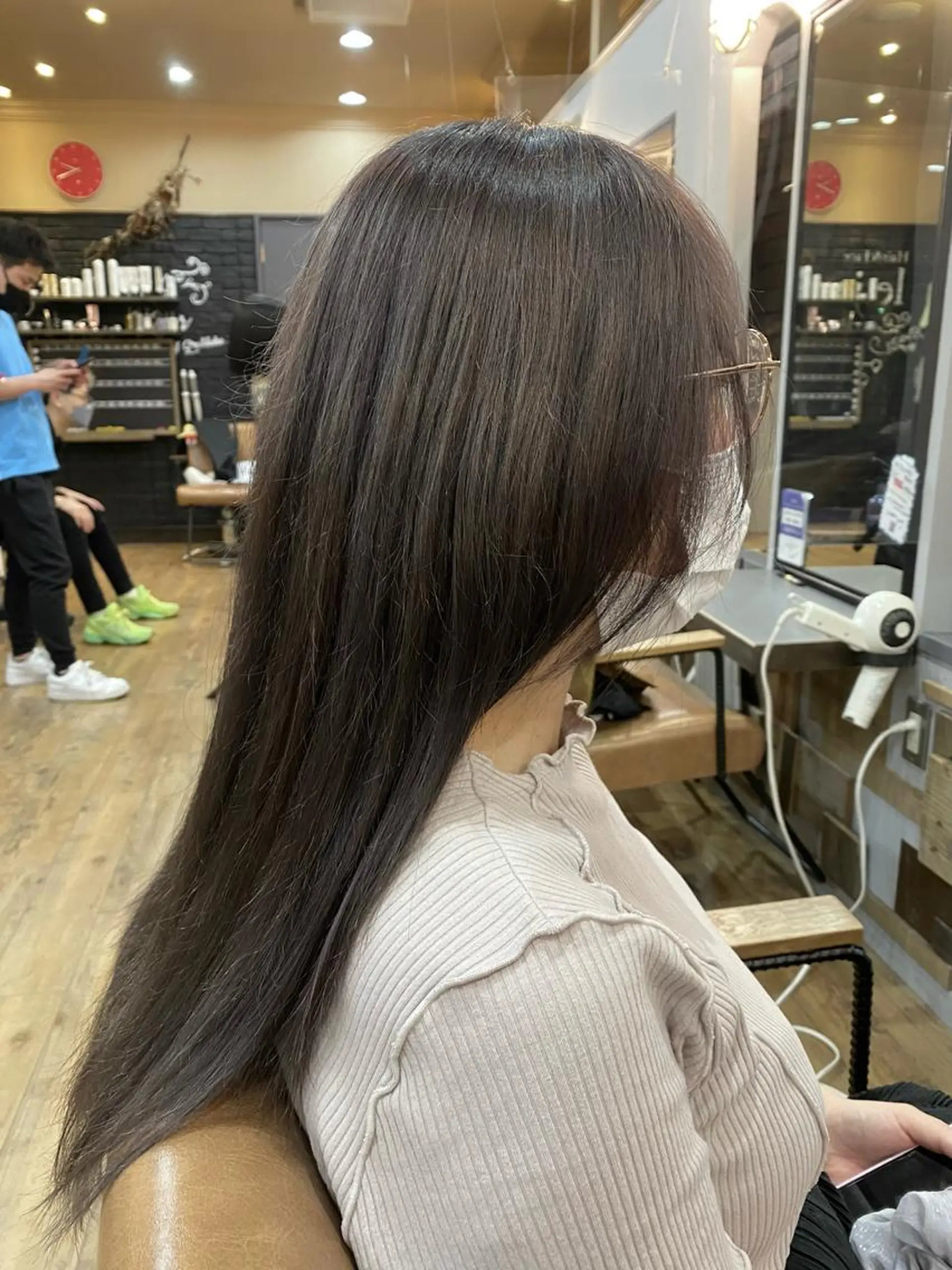 ロング カラー グレージュ シルバー シルバーグレージュ ヘアカラー トリートメント ケアカラーリスト✂️ SHIAN   フジのヘアスタイル