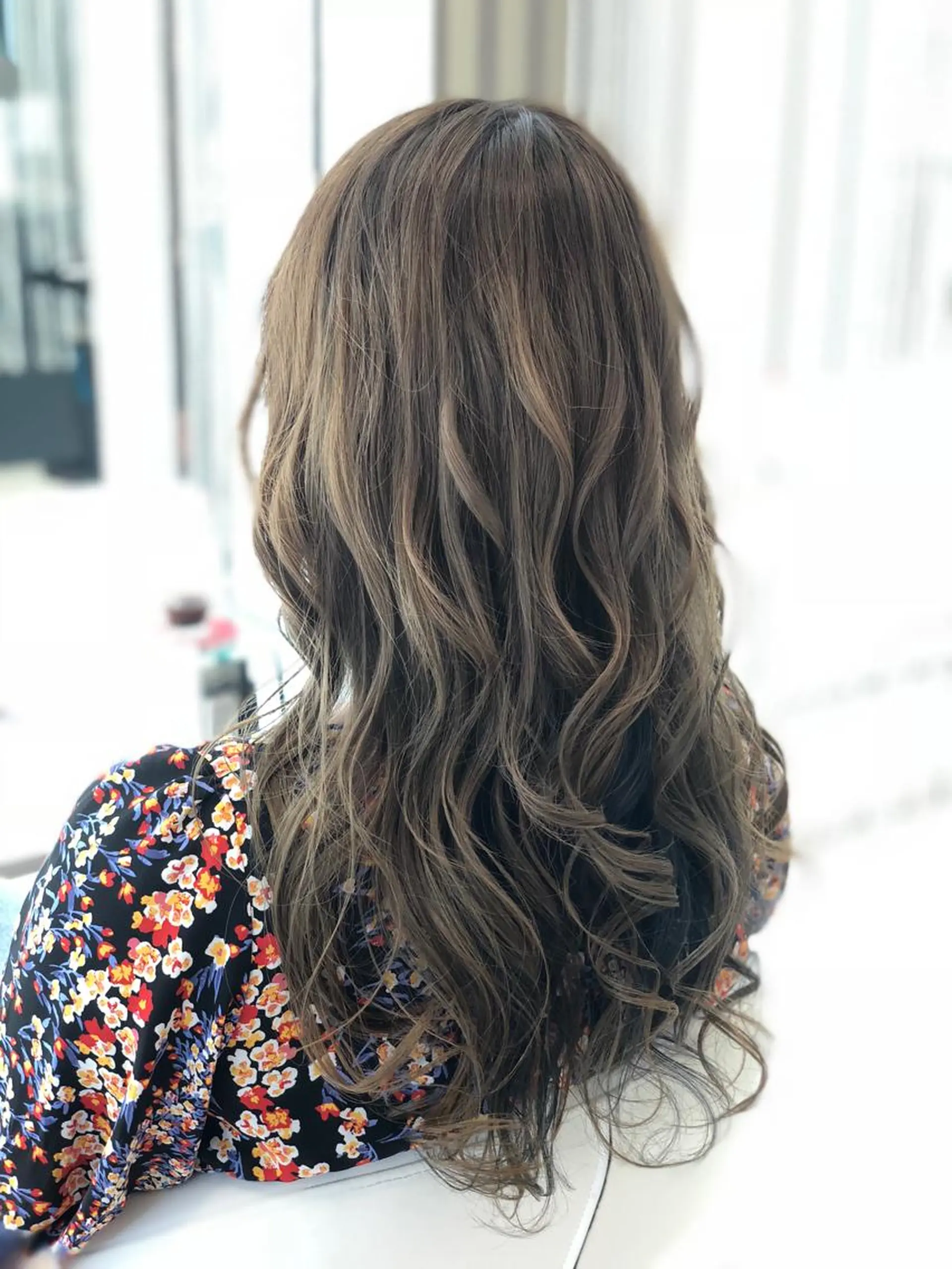 ロング カラー ヘアアレンジ ブリーチ グラデーションカラー グレージュ 渡辺　亮/ ハイライト/髪質改善のヘアスタイル