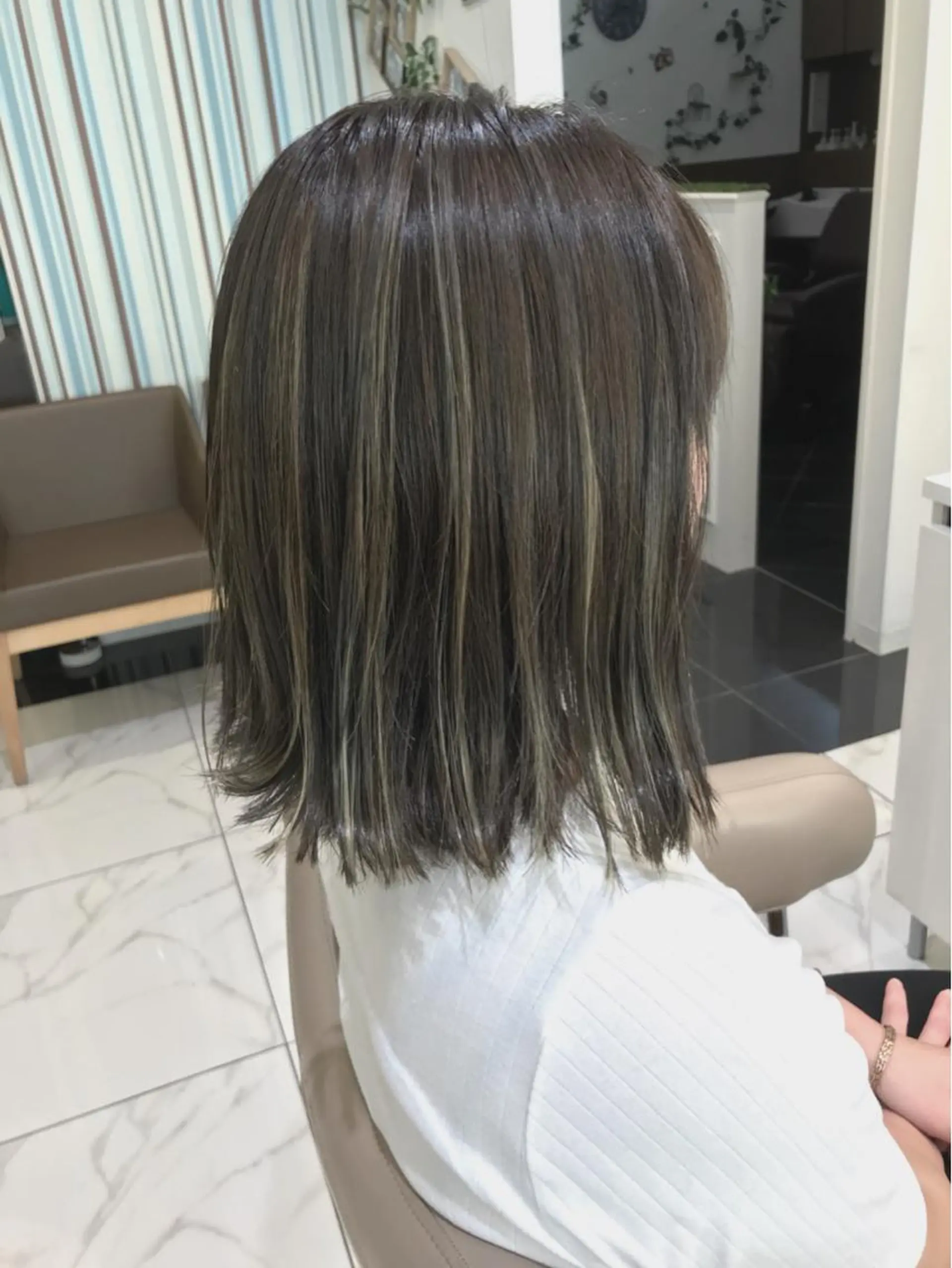 ミディアム カラー ブリーチ ケアブリーチ グレージュ ハイライトカラー ボブ カット ヘアカラー 山崎俊輔/髪質改善 /バレイヤージュのヘアスタイル