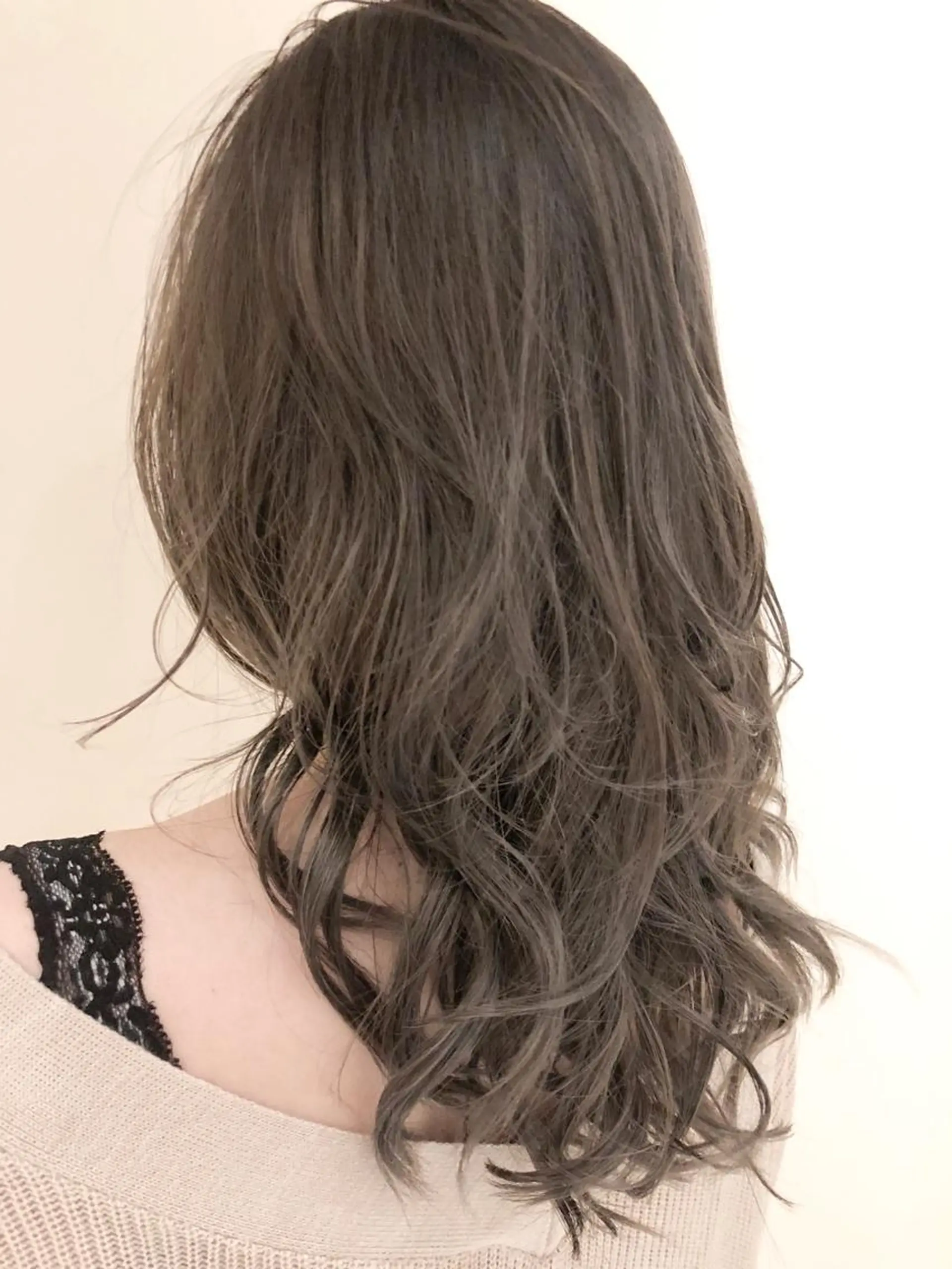 セミロング カラー ヘアアレンジ グレージュ ヘアカラー いしだ みさきのヘアスタイル