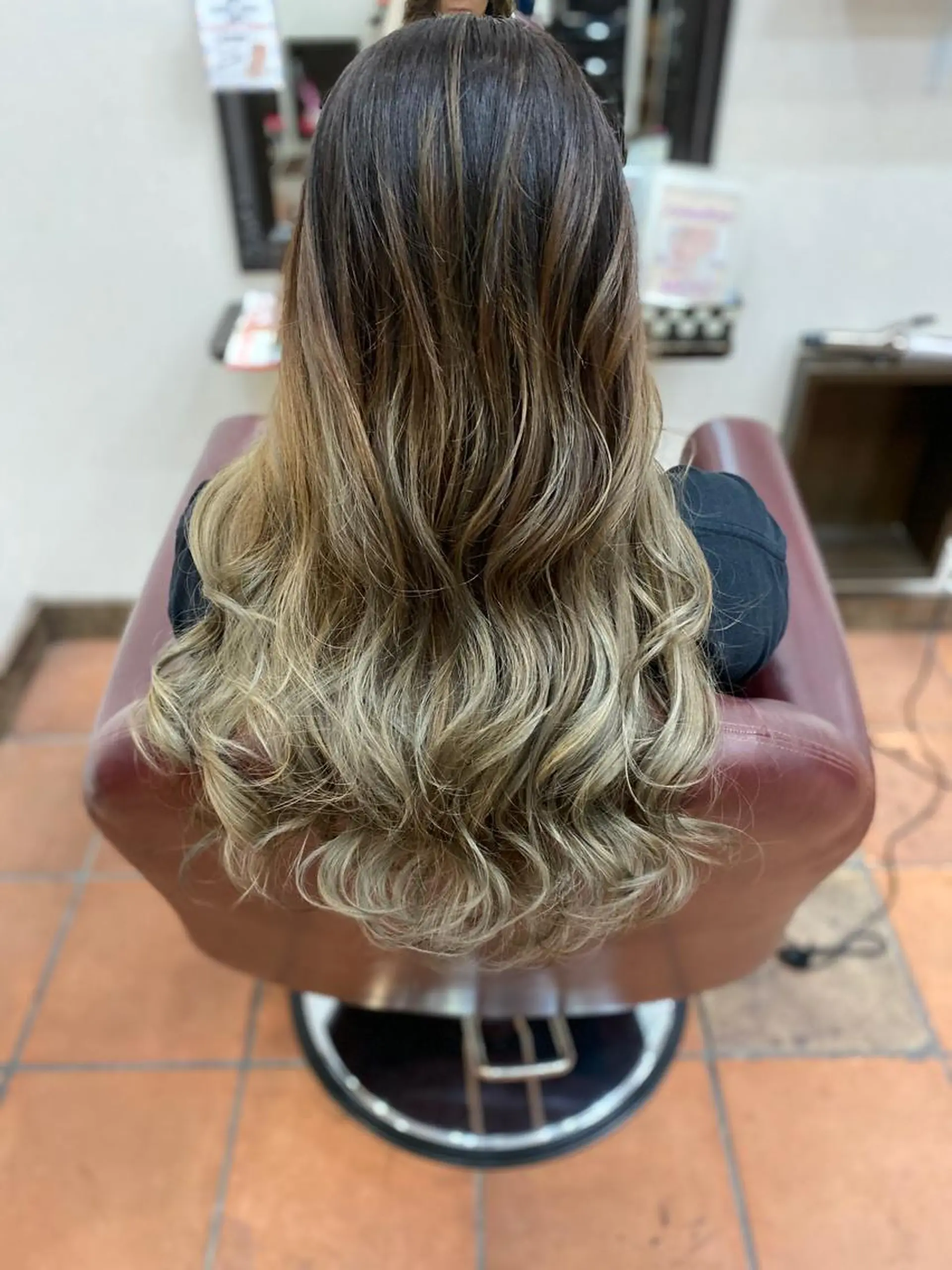 ロング ハイライト レイヤーカット ヘアカラー Style Tのヘアスタイル