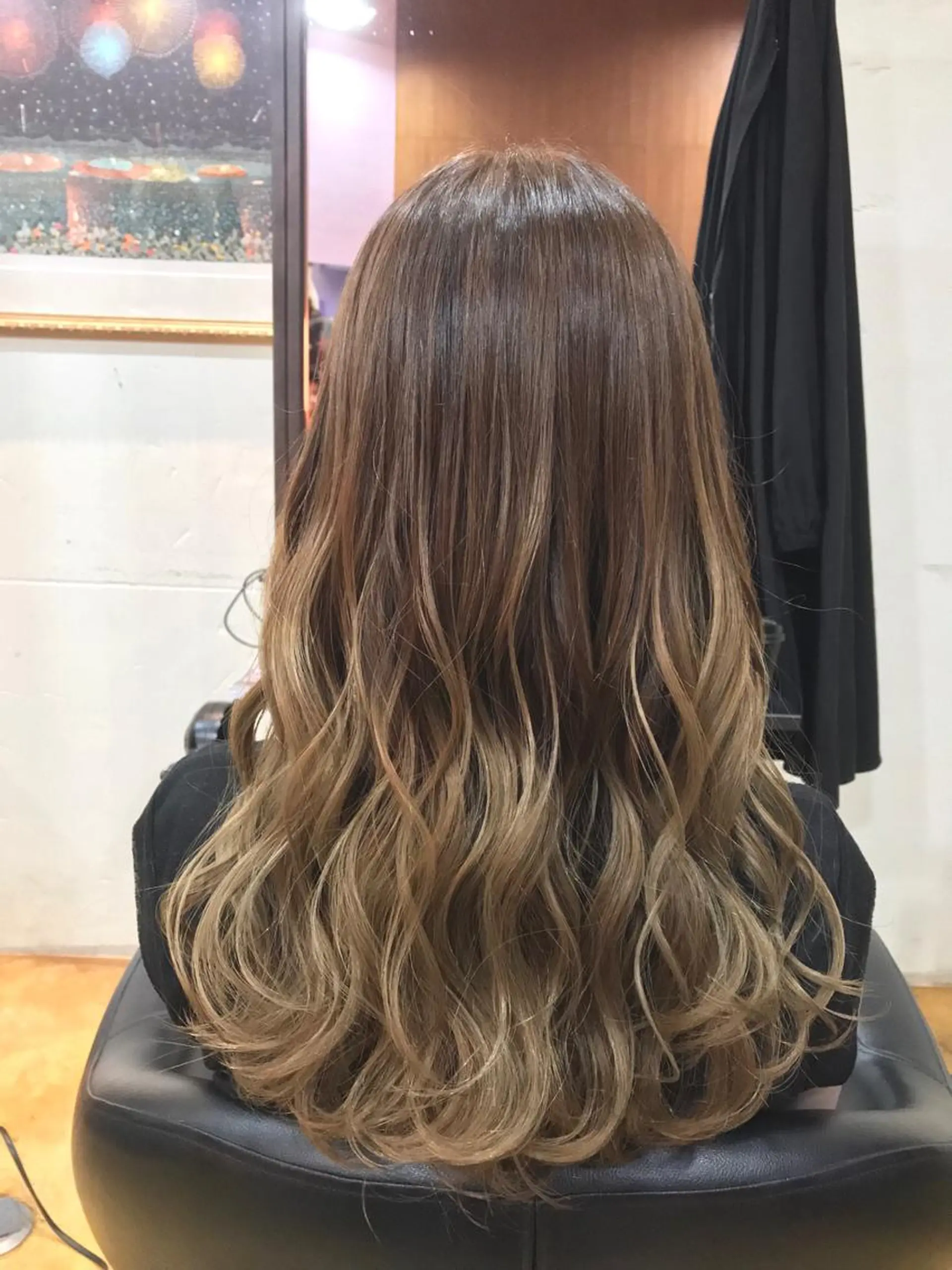 セミロング カラー バレイヤージュ ハイライトカラー ハイライト レイヤーカット カラー指名No.1☆ 小林大樹のヘアスタイル