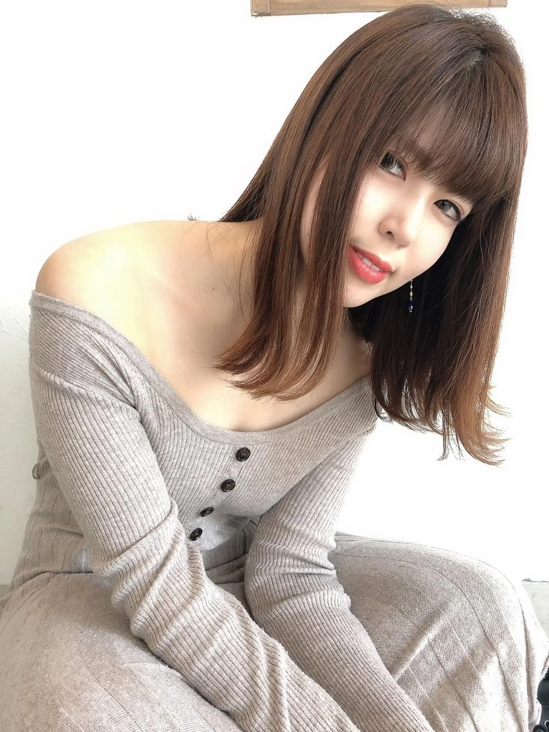 セミロング カラー パーマ ケアカラー イルミナカラー 髪質改善 トリートメント ストレートパーマ カット ヘアカラー トリートメント ヘアケア特化型サロン newi 京橋のヘアスタイル
