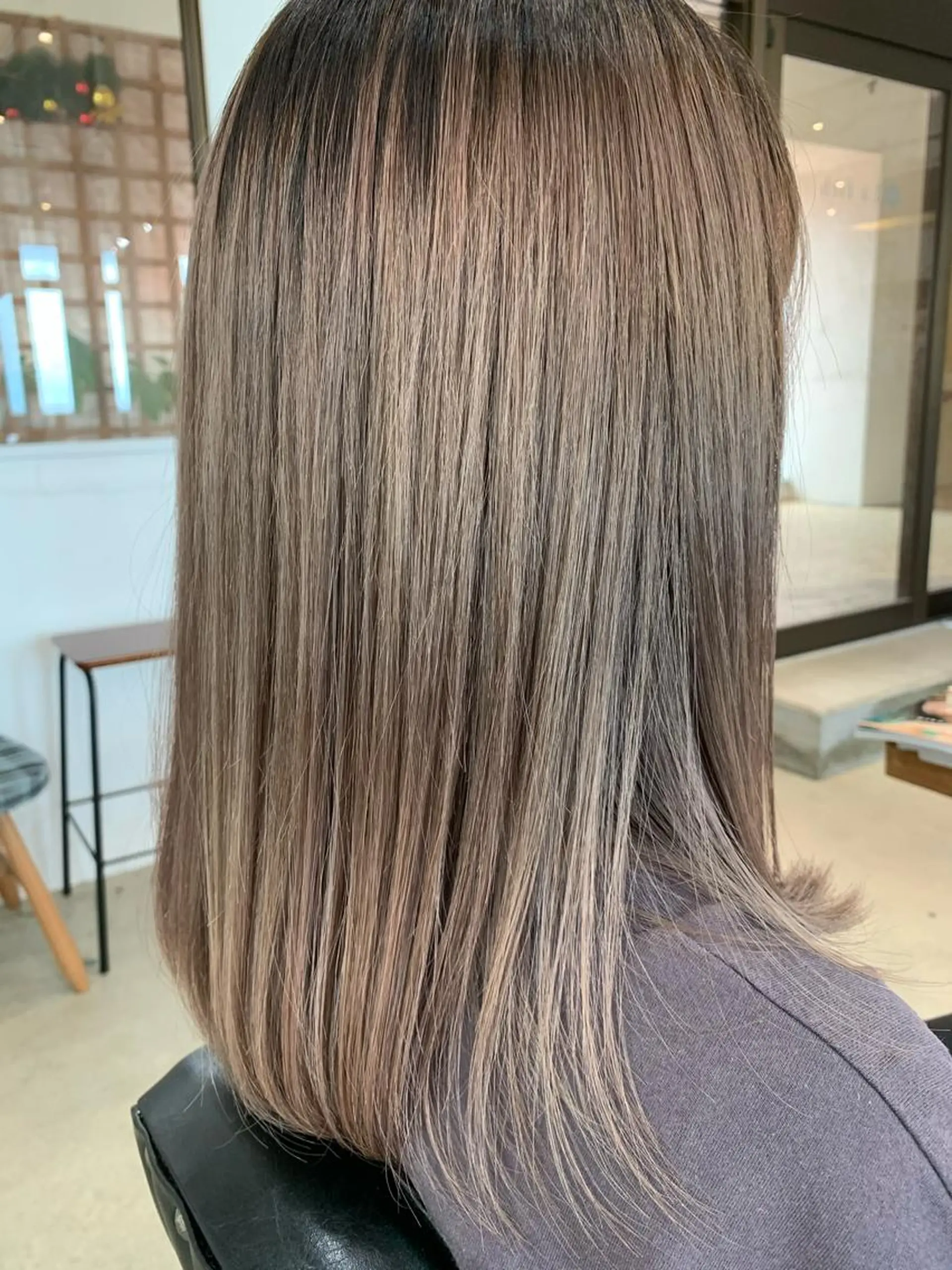 カラー シルバー 村山 佳穂のヘアスタイル