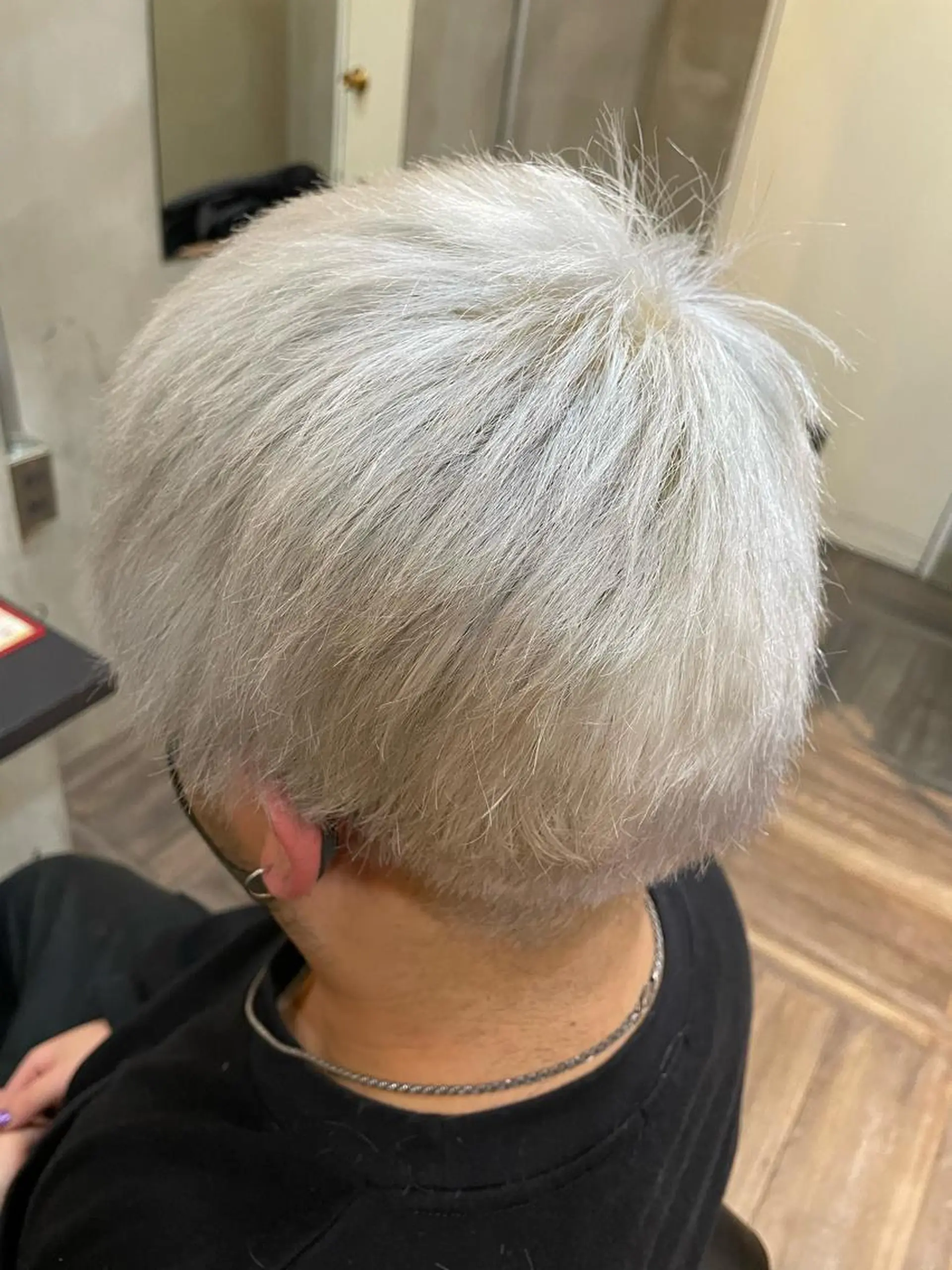 ショート カラー メンズ メンズブリーチ ブリーチ La fith 店長 城谷颯人のヘアスタイル