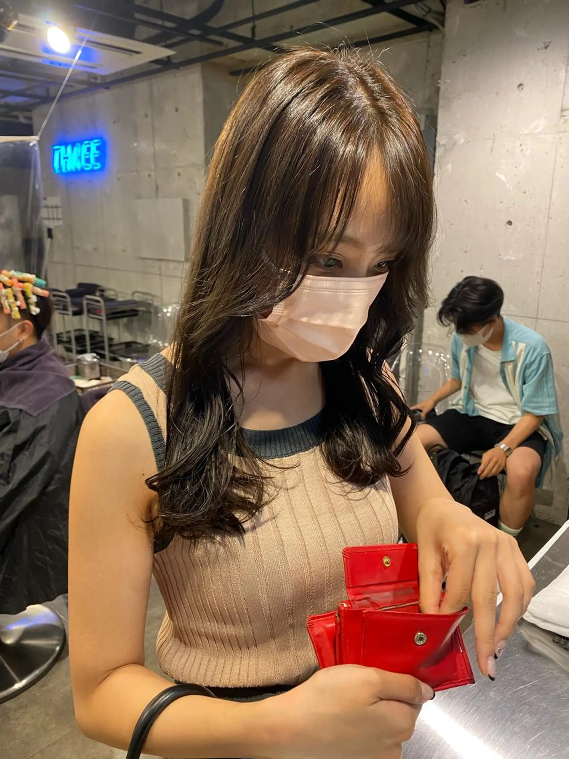 セミロング カラー カット ヘアカラー 韓国ヘア暗髪 ダブルカラーメンズ可のヘアスタイル