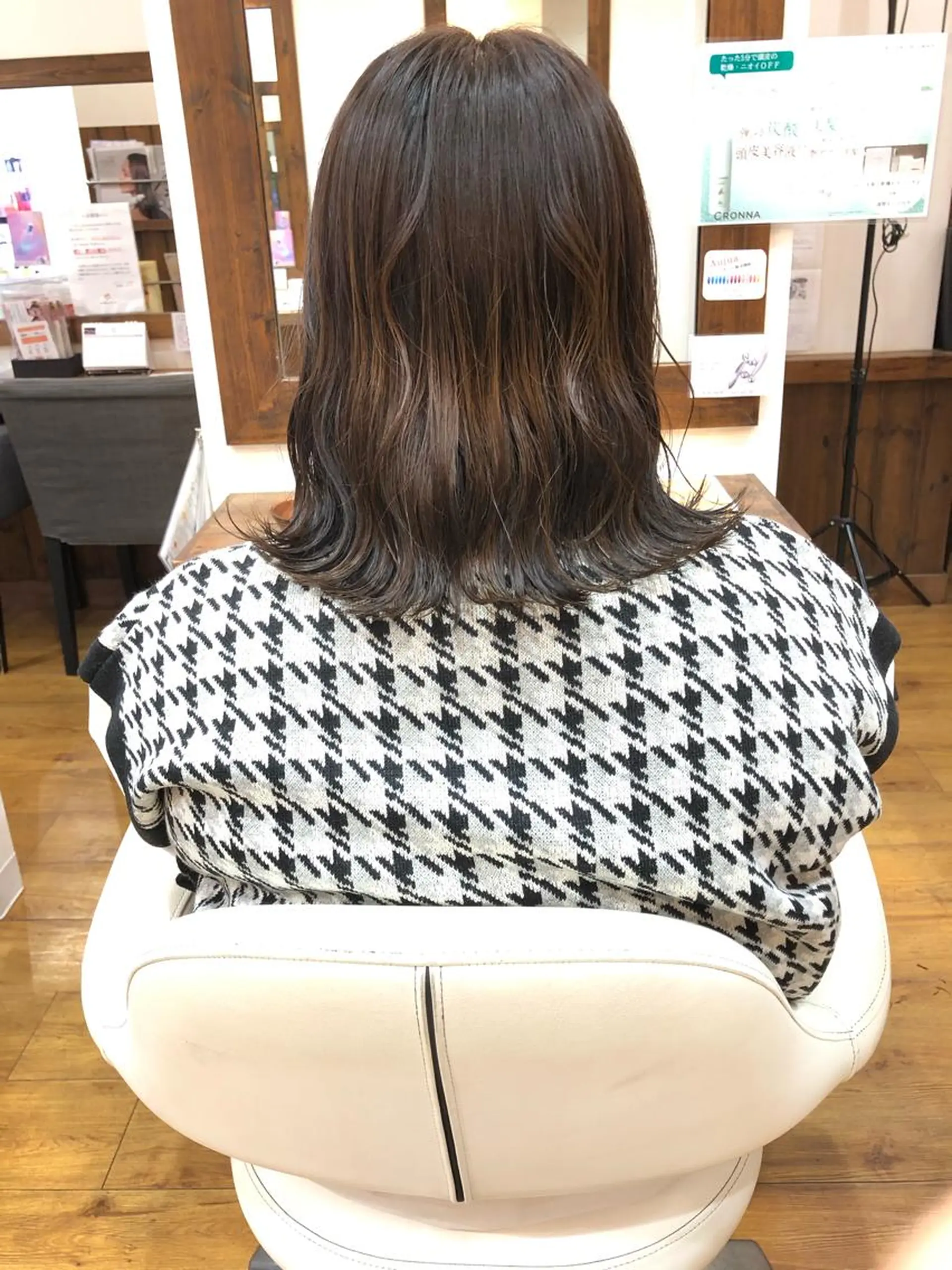 ミディアム 🌈ハイトーン/ ワタル🌈のヘアスタイル