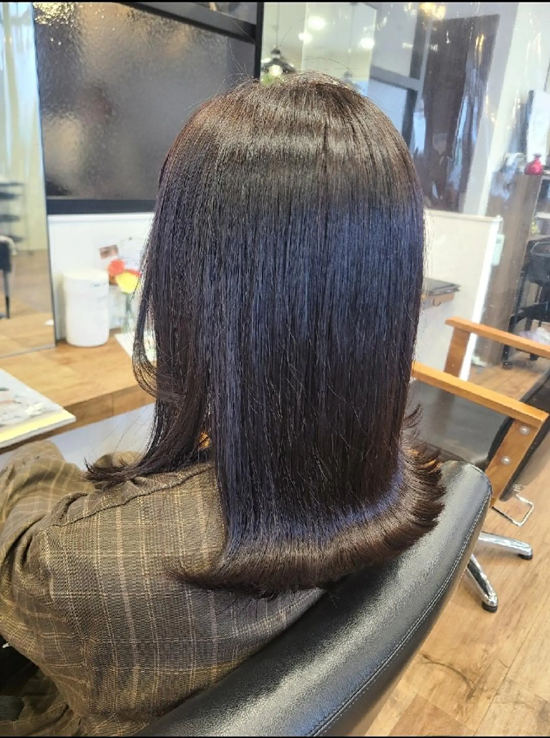 セミロング カラー ブラウンカラー ダークブラウン バイオレットカラー カット ヘアカラー トリートメント 関口 友菜のヘアスタイル