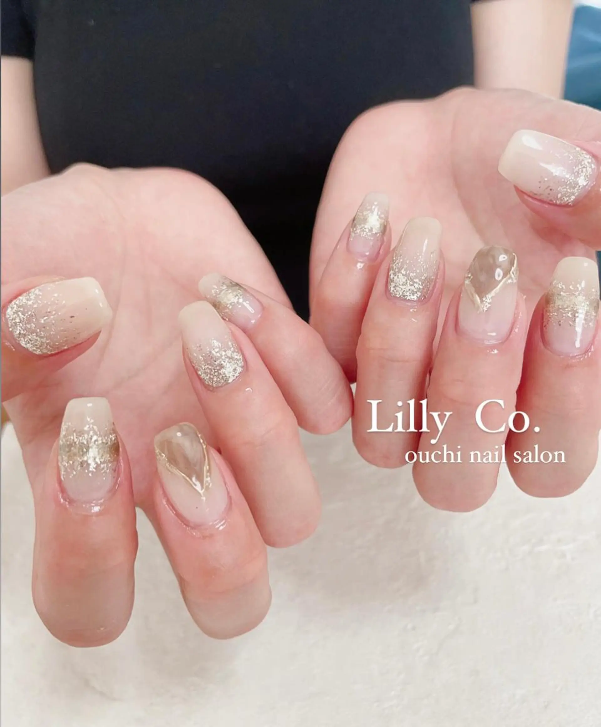 ネイル ラメ(グリッター) ホワイト ハンドネイル ハンドケア Lilly Co.のネイルデザイン