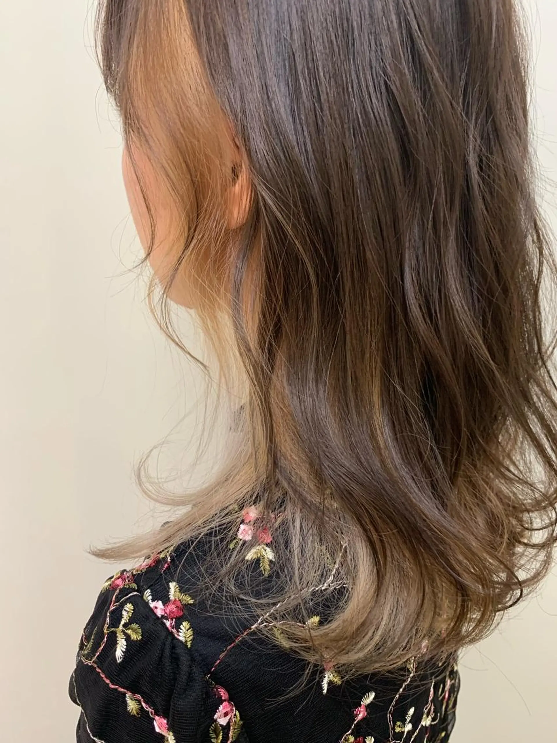セミロング カラー ブリーチ インナーカラー ヘアカラー ✨カラー支持No.1 🧸ワキ カナコ🧸のヘアスタイル
