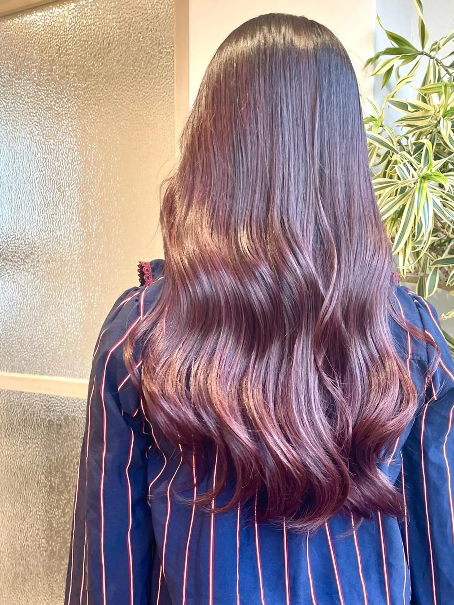 ロング カラー イルミナカラー ピンクカラー ピンクパープル パープルカラー Eleanor 立川北口のヘアスタイル