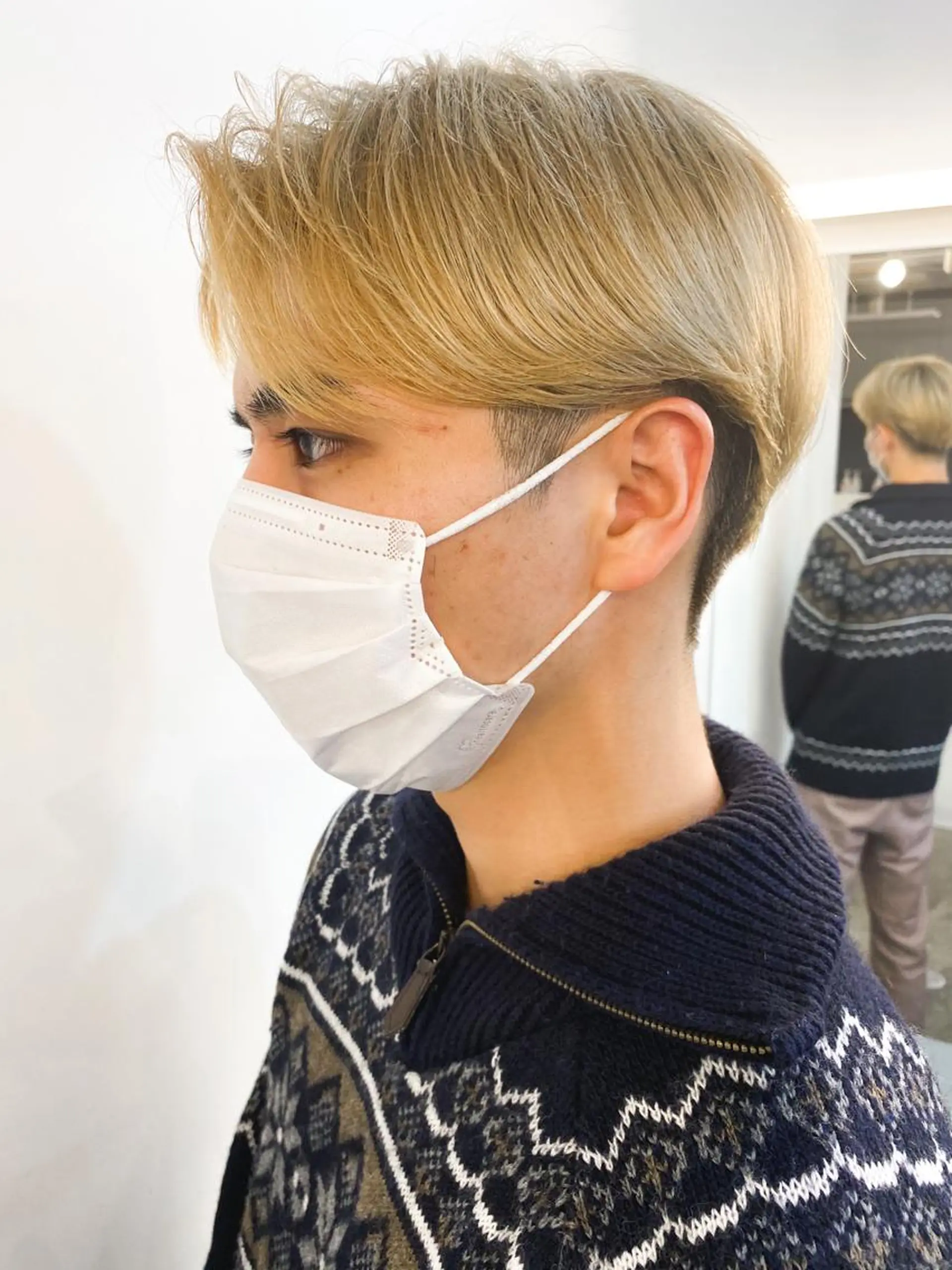 ショート カラー メンズ センターパート メンズハイトーン ハイトーンカラー カット ヘアカラー デザインカラー/ 火ノ見🪡のヘアスタイル
