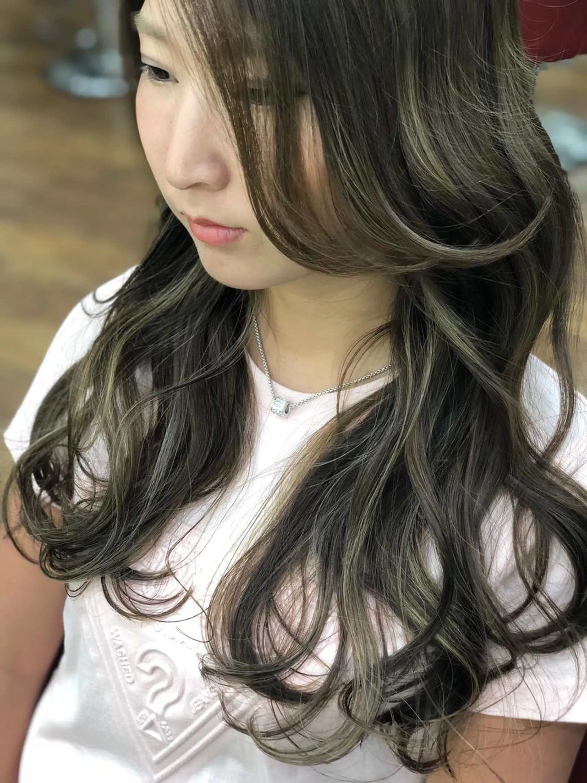 ロング SAEKI【ior 】北千住店ブリーチのヘアスタイル