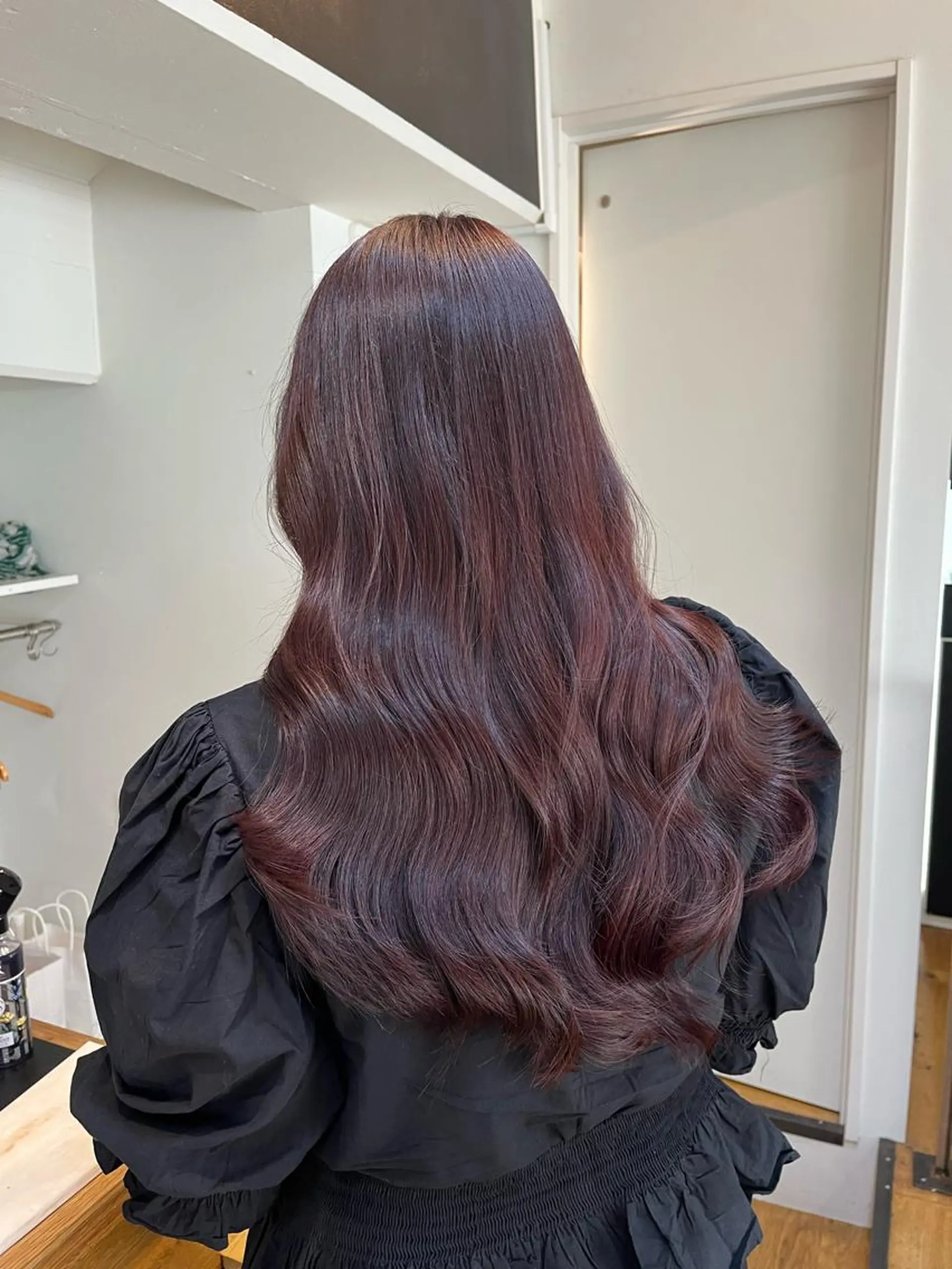 ロング カラー カシス レッドカラー Airi 韓国🫧 レイヤーカットのヘアスタイル