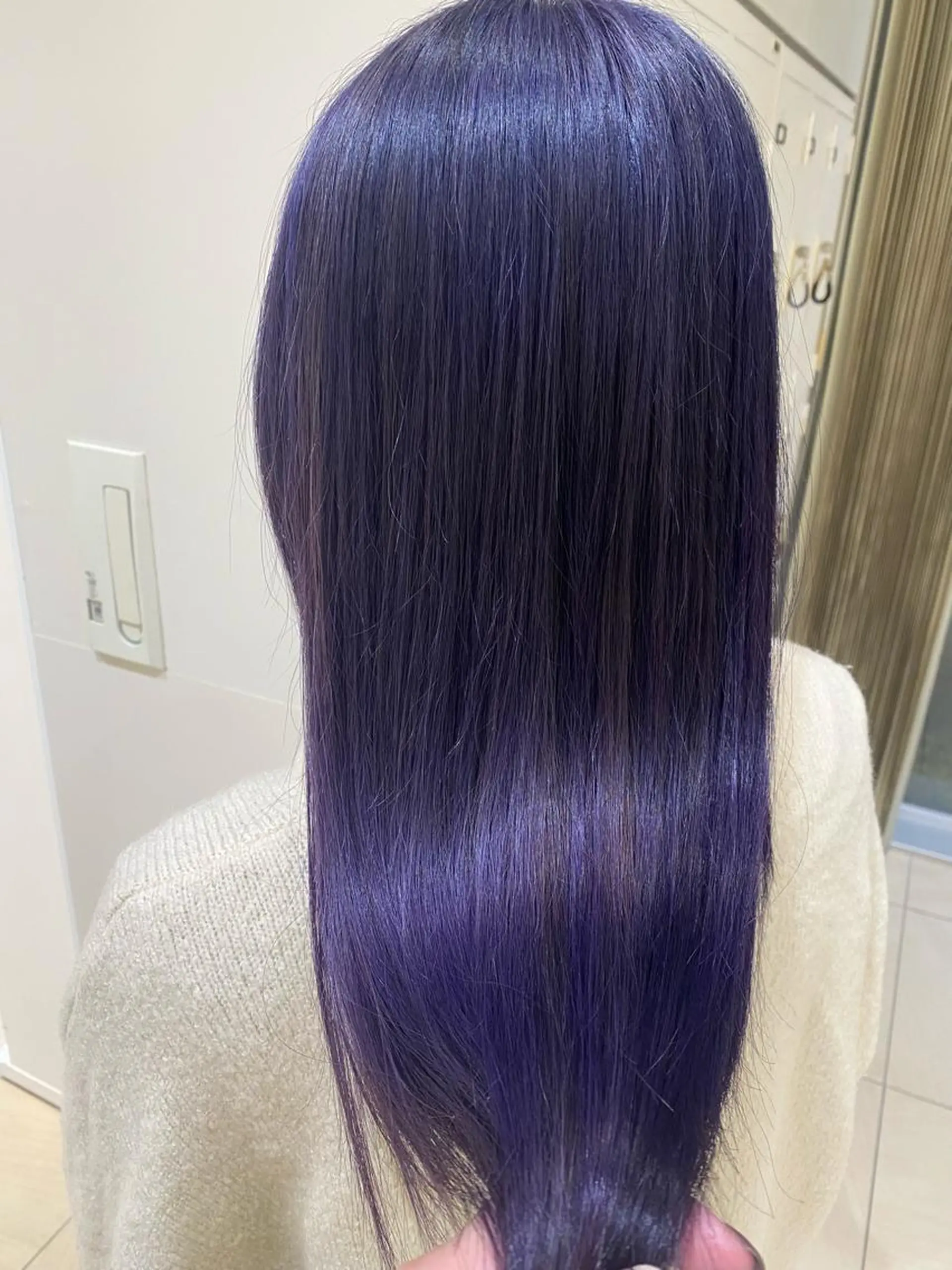 ロング カラー ブリーチ バイオレットカラー カット ヘアカラー トリートメント エクステ／インナー カラー 礒野朱里のヘアスタイル