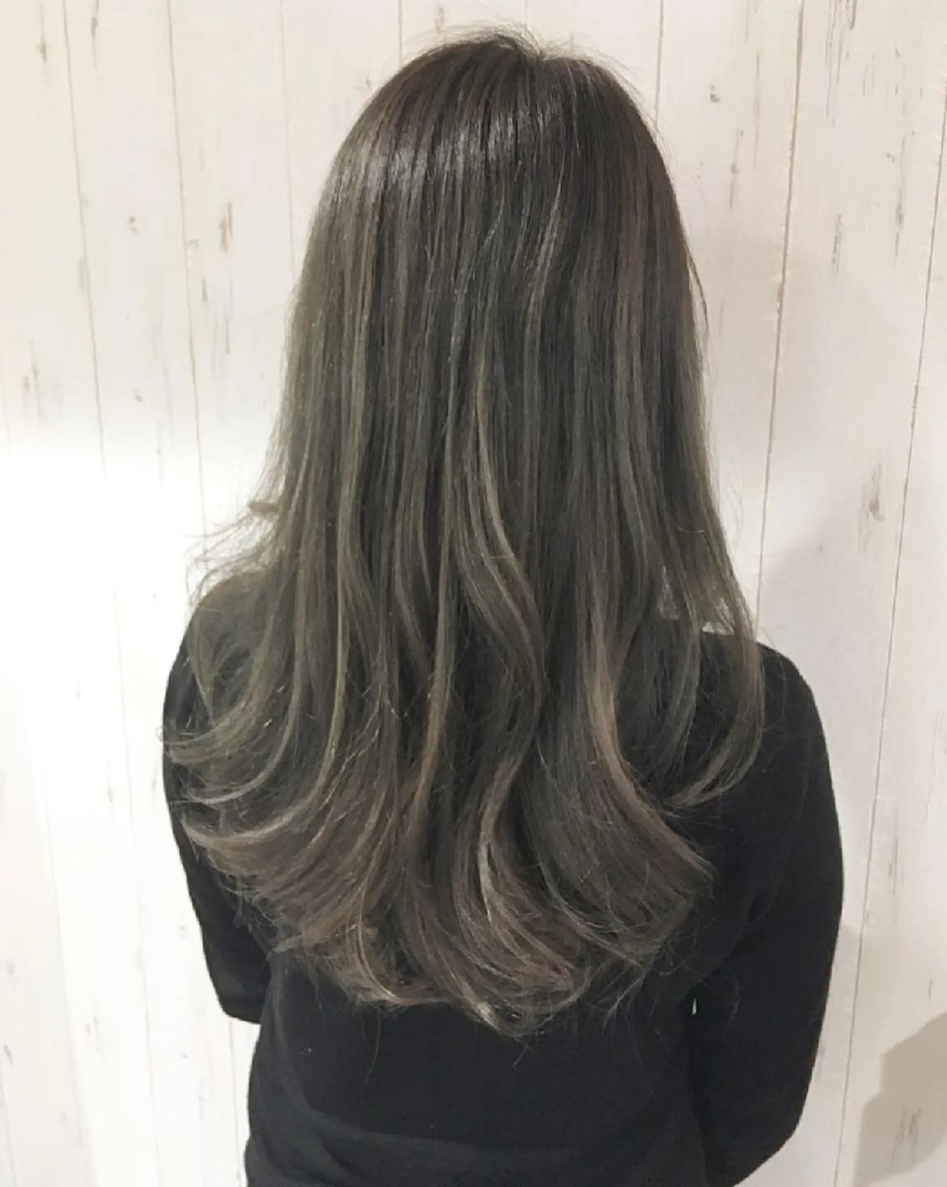 ロング カラー アッシュ ブリーチ 西川 敏夫のヘアスタイル