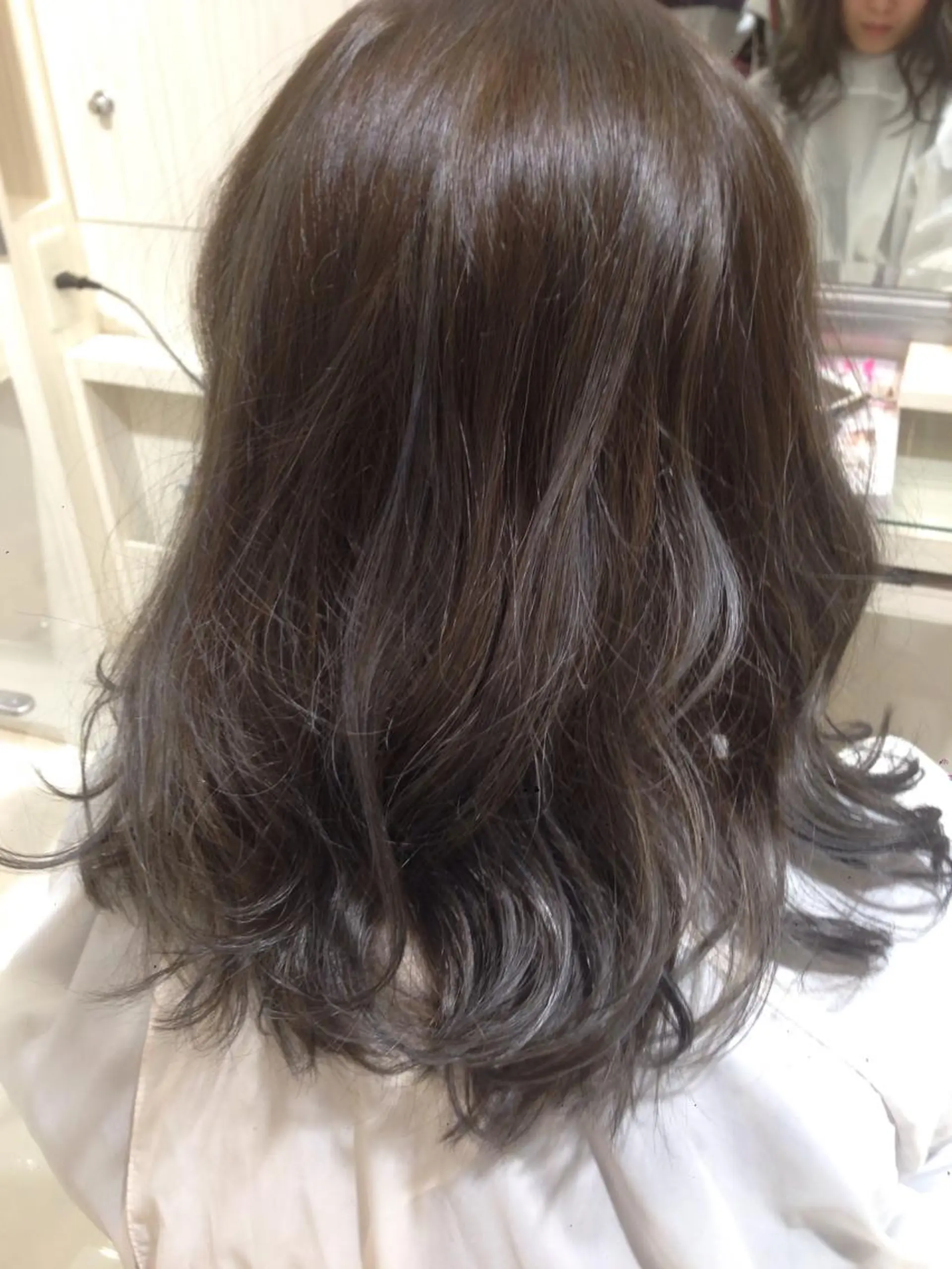 ミディアム セミロング カラー グレージュ ハイライトカラー ハイライト ✨艶髪✨透明感✨ 山内大樹のヘアスタイル