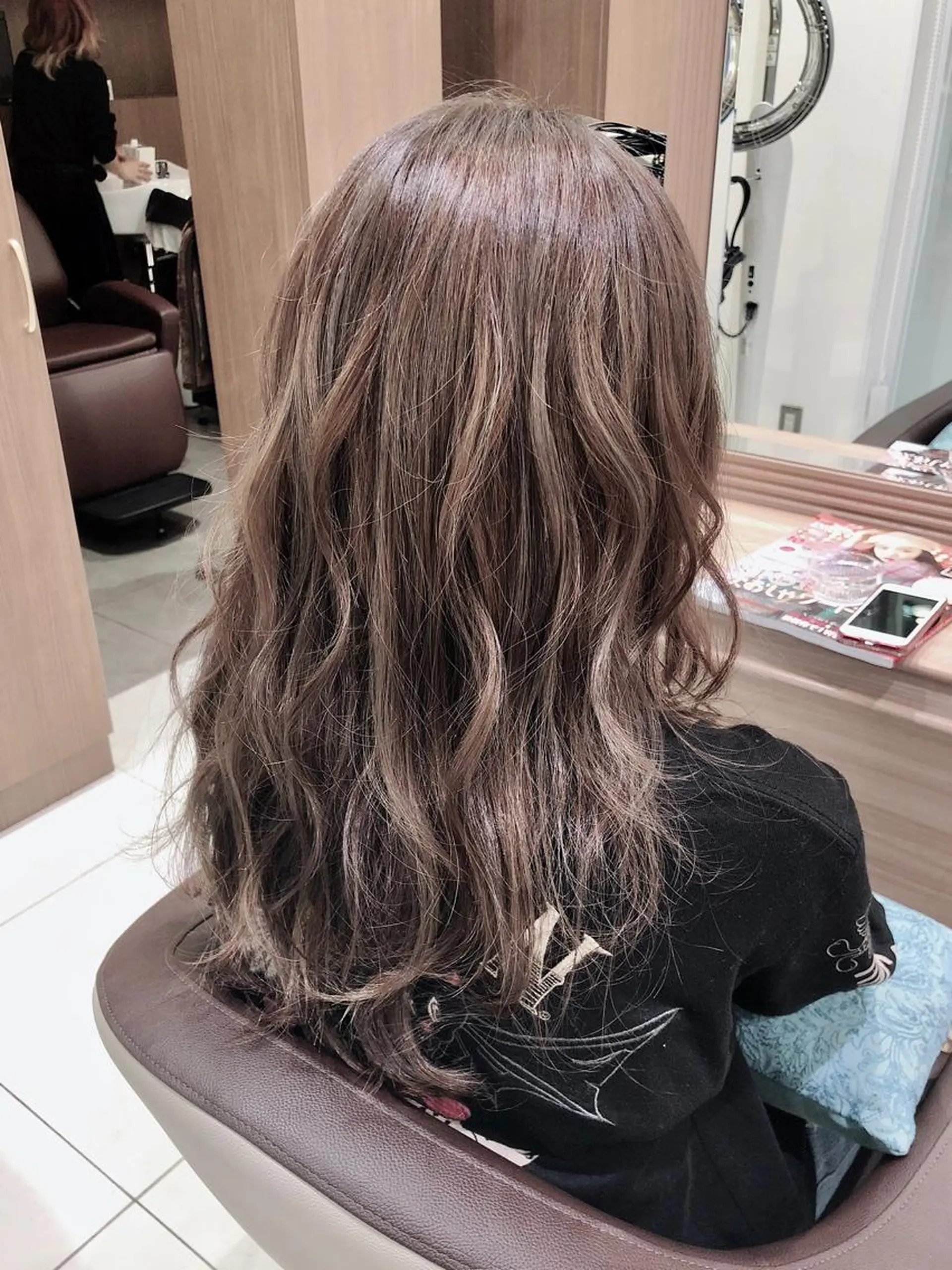 ロング カラー ハイライトカラー イルミナカラー ハイライト 小島 仁美のヘアスタイル