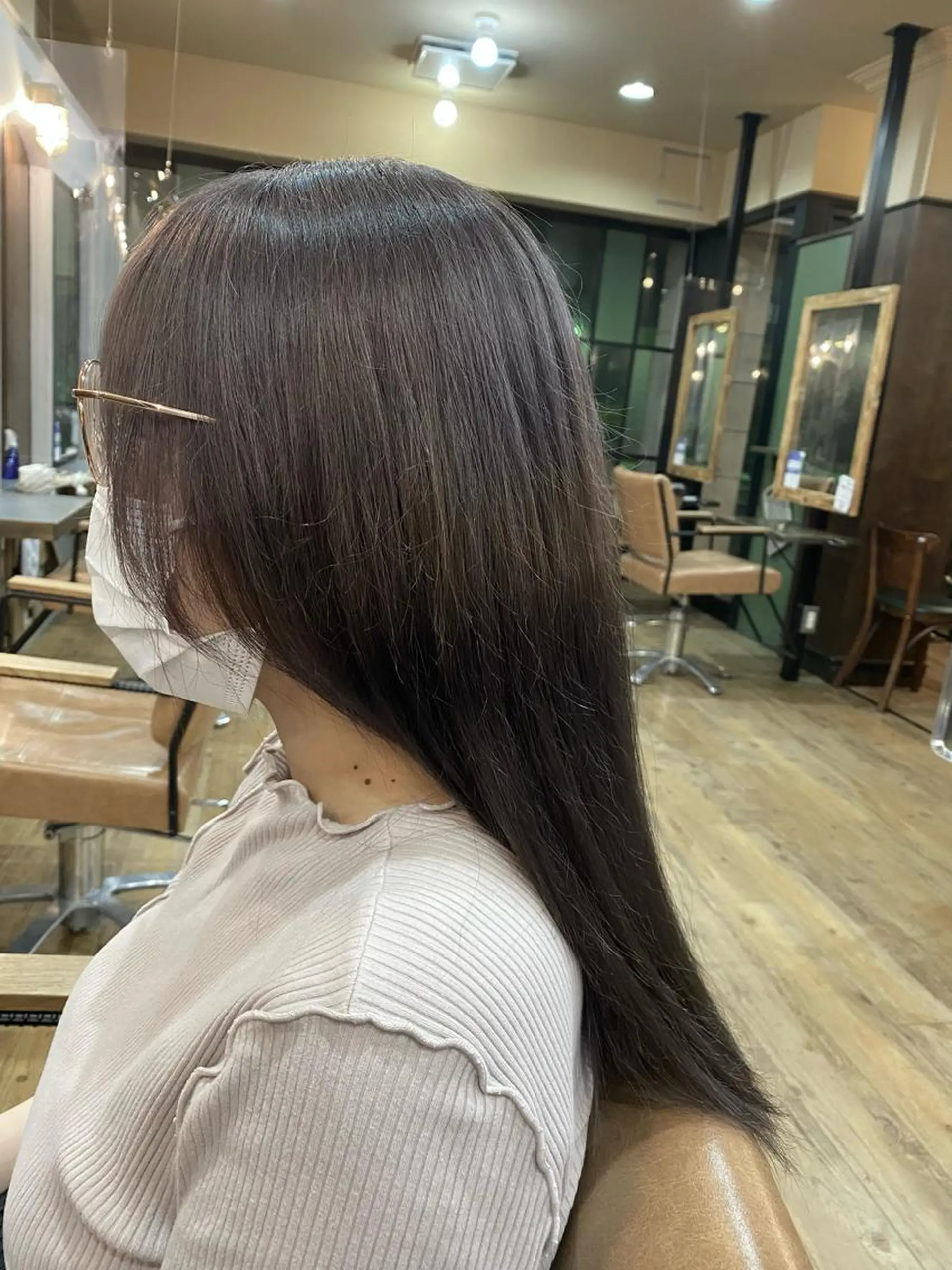 ロング カラー グレージュ シルバー シルバーグレージュ ヘアカラー トリートメント ケアカラーリスト✂️ SHIAN   フジのヘアスタイル