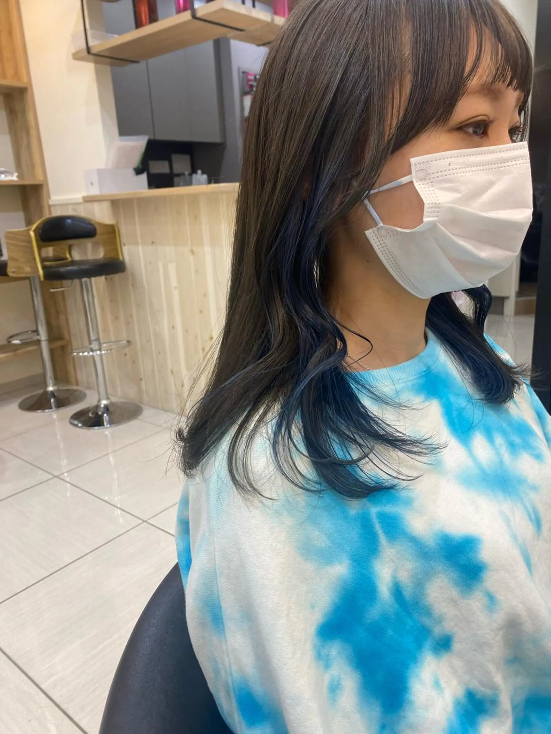 ミディアム カラー ブルーカラー ブルージュ インナーカラー 韓国ヘア／艶カラー minamiのヘアスタイル