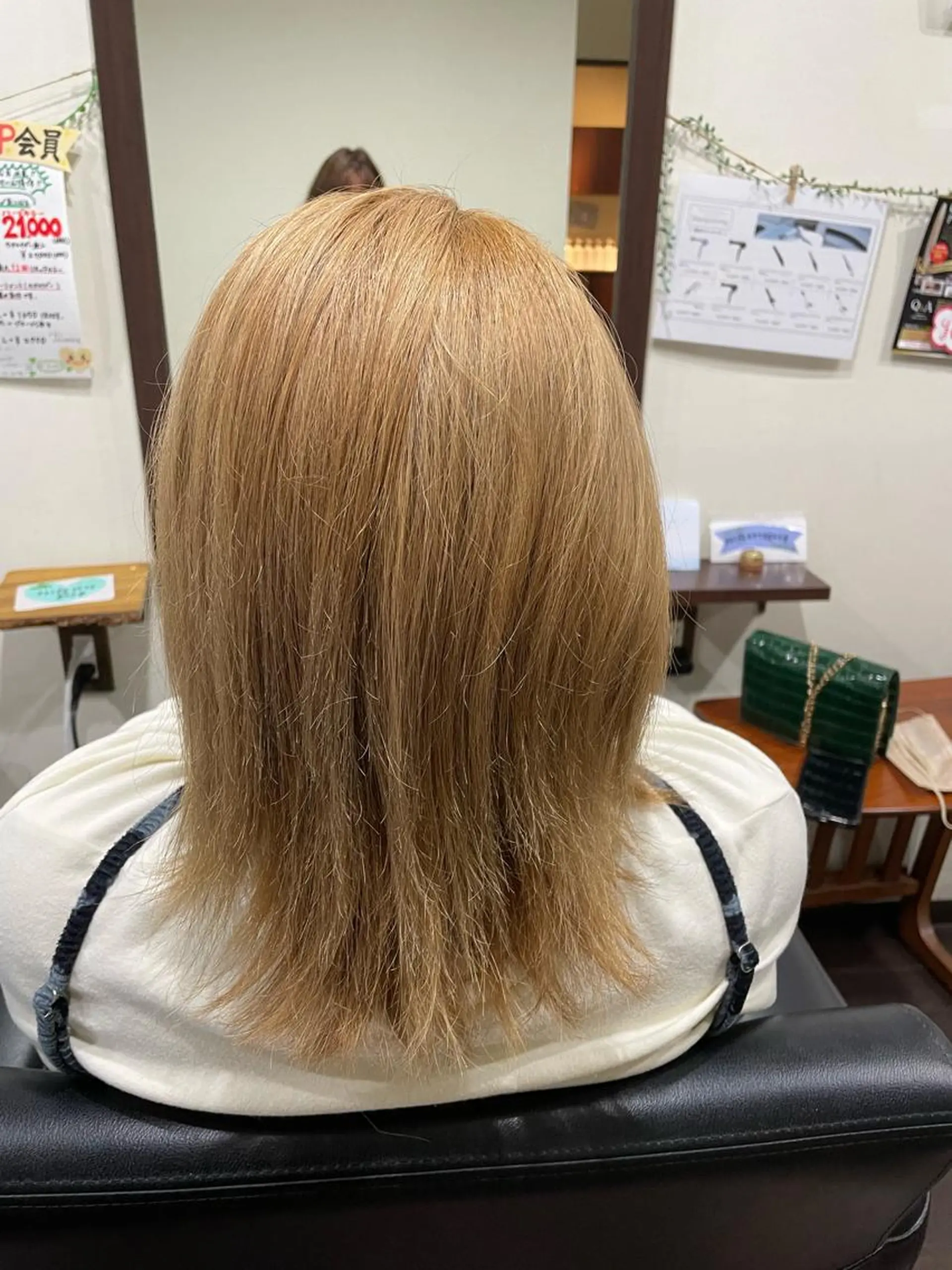 ミディアム カラー ベージュカラー ブリーチ ブロンド 美容室 Jフィドルファドル所属・わきた かずなのヘアスタイル