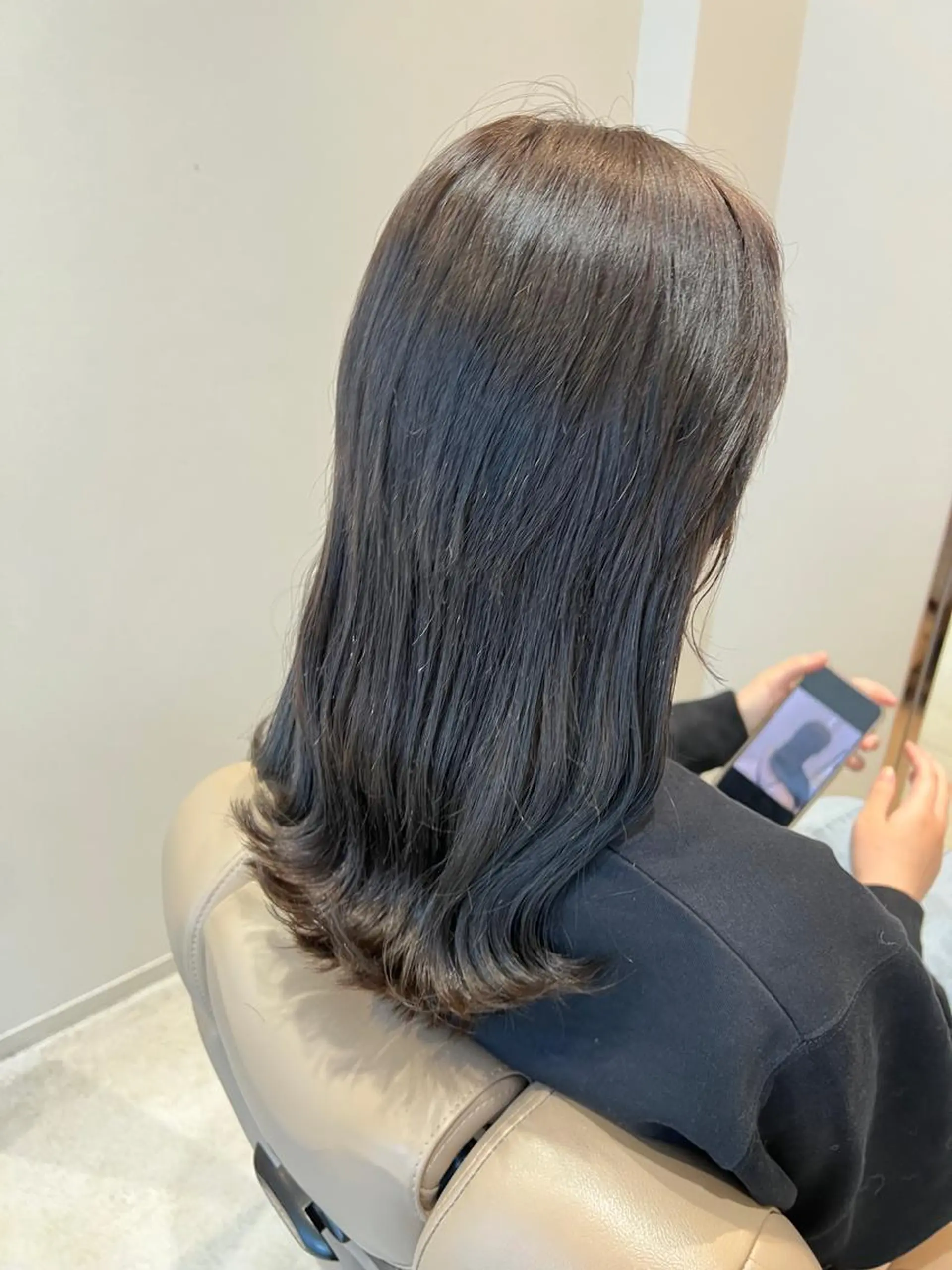 ロング カラー グレージュ オリーブグレージュ オリーブグレー カット ヘアカラー トリートメント ノイシキ サキのヘアスタイル