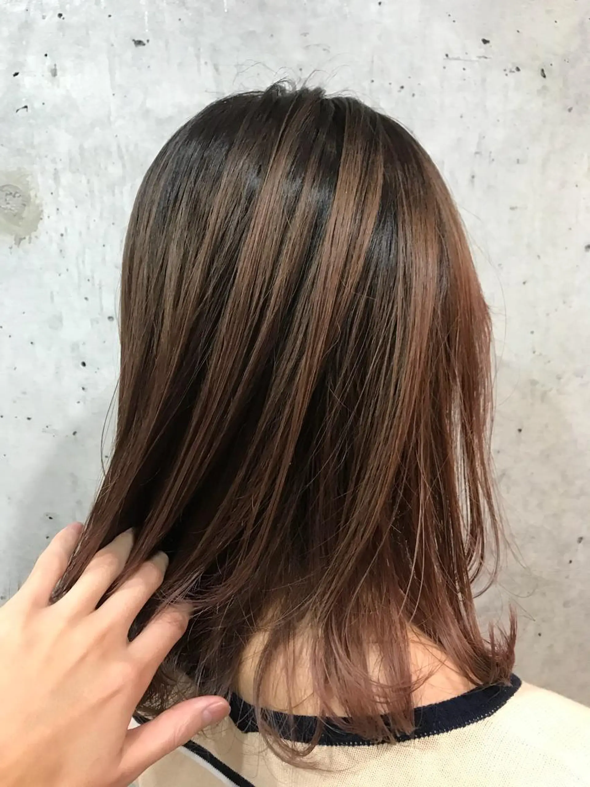 セミロング カラー バレイヤージュ ブリーチ ブリーチなしカラー レイヤーカット 高円寺フェード 武内和樹のヘアスタイル