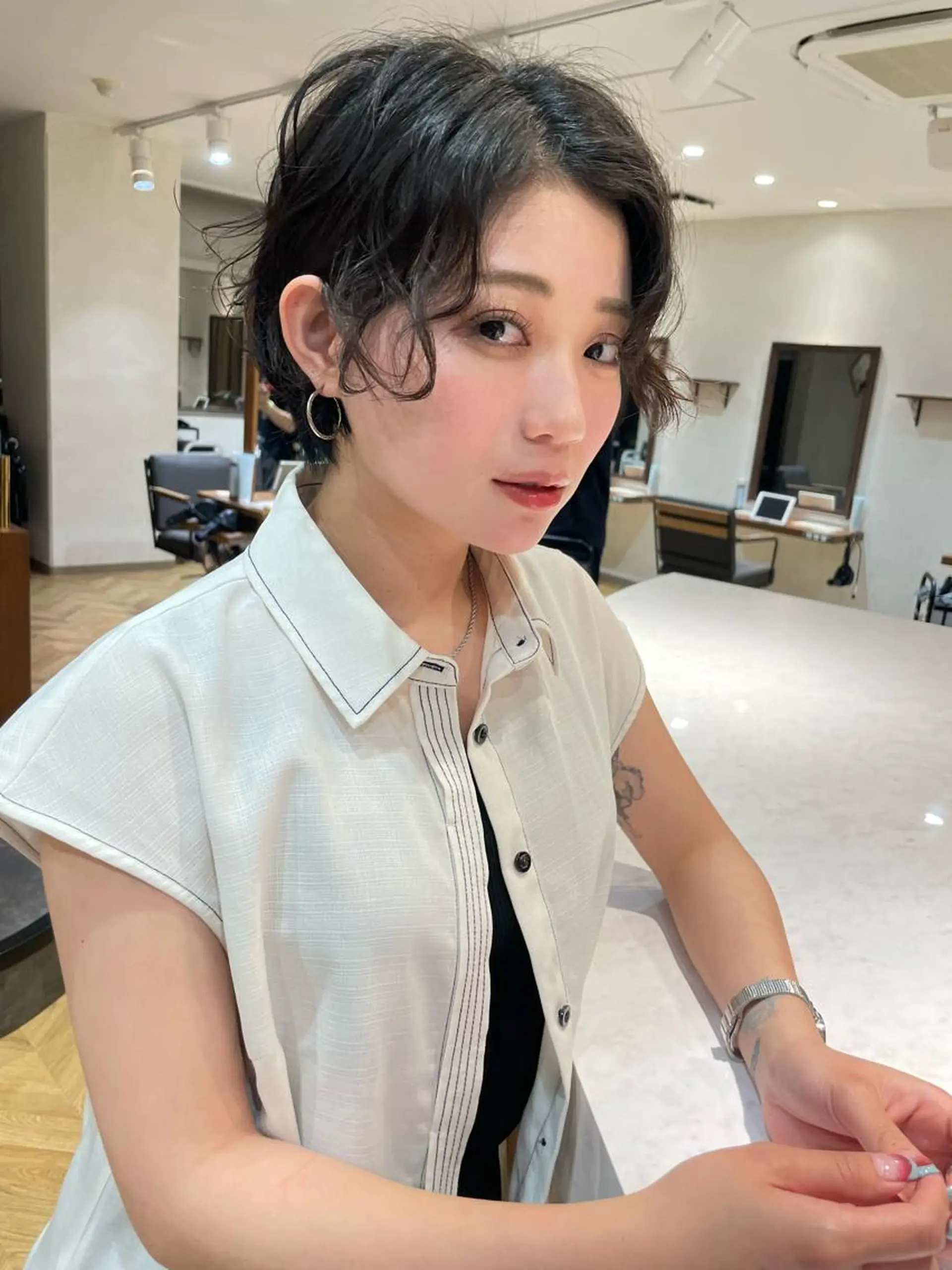ショート ショートボブ ボブ 顔周りカット ショートヘア 小顔カット カット ヘアカラー トリートメント 💛美髪ハイトーン LEON🩶のヘアスタイル