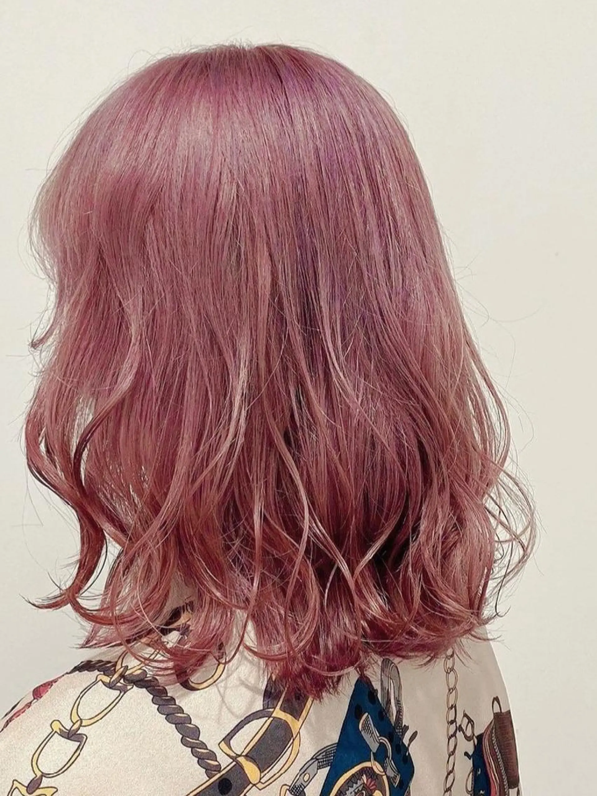 ミディアム カラー ピンクカラー ヘアカラー トリートメント ブリーチカラー🌈 嘉名 真樹のヘアスタイル