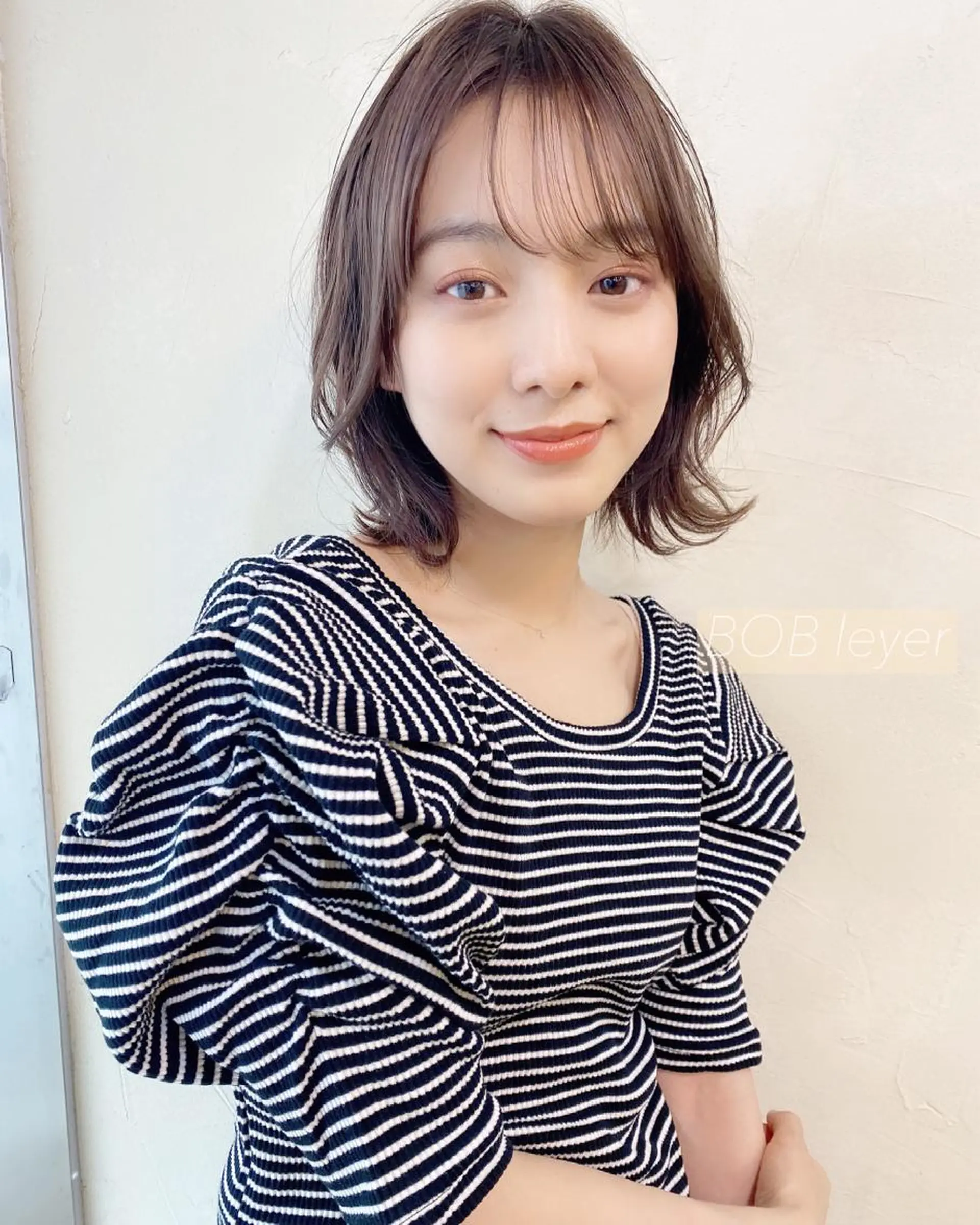 ミディアム くびれヘア レイヤーカット 鎌倉 彩のヘアスタイル