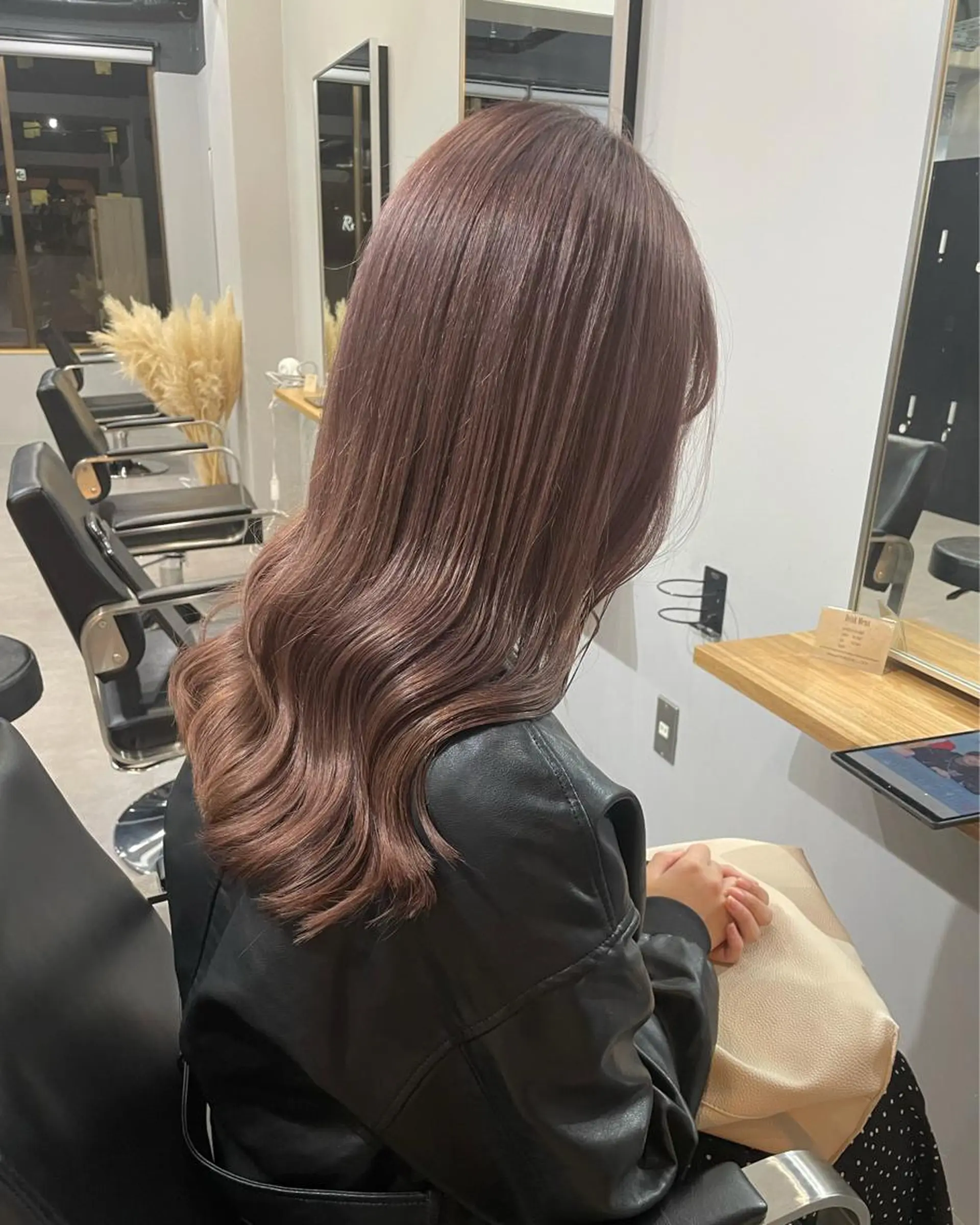 ロング カラー ヘアカラー ミルクティーベージュ ❤︎レイヤー　MIAのヘアスタイル