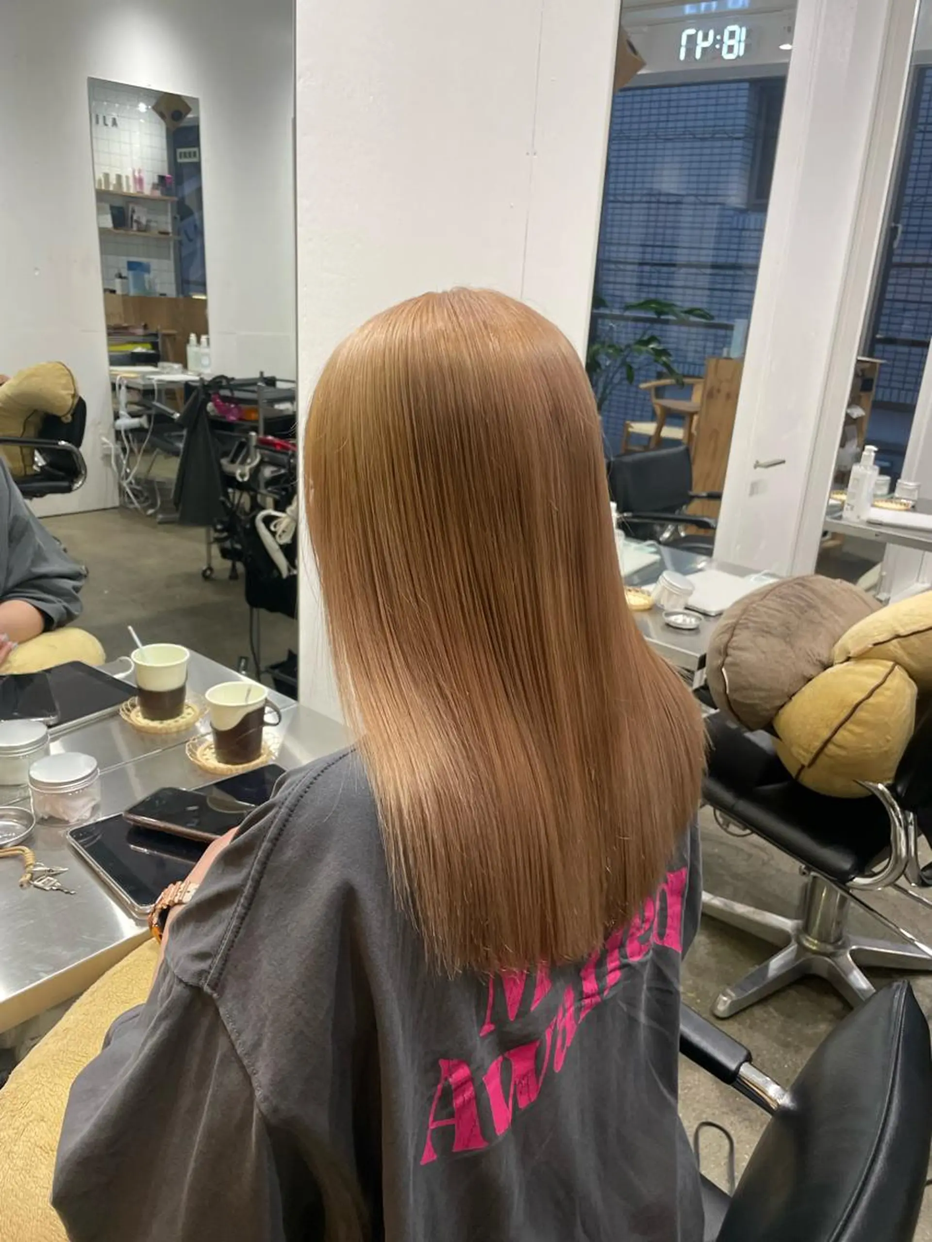 セミロング カラー アディクシーカラー ベージュカラー ブリーチ ケアブリーチ イルミナカラー ヘアカラー 🪞♡韓国風スタイル MISATO🪞♡のヘアスタイル