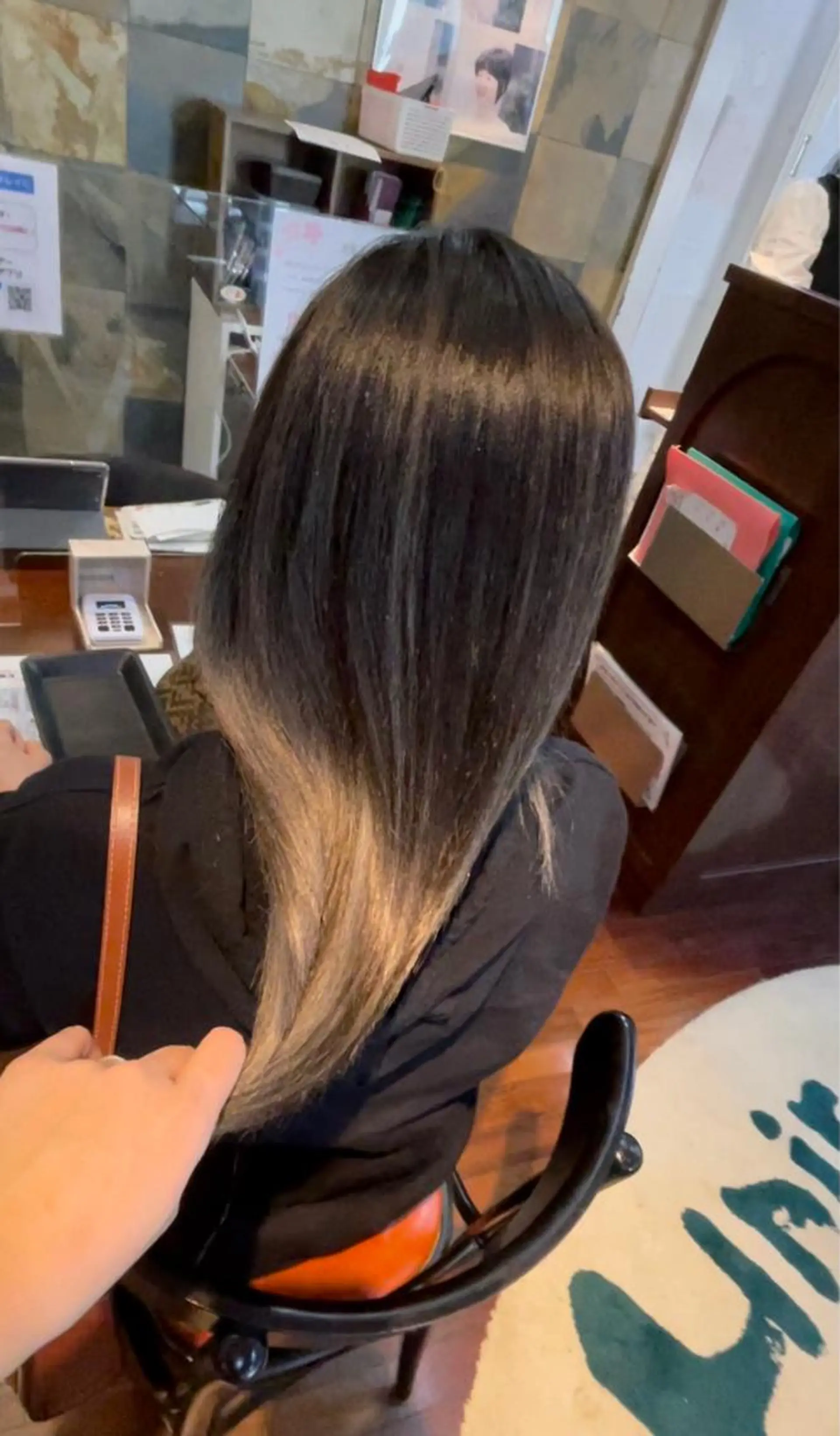 ロング カラー バレイヤージュ ブリーチ ケアブリーチ 髪質改善 レイヤーカット 福見 美保のヘアスタイル