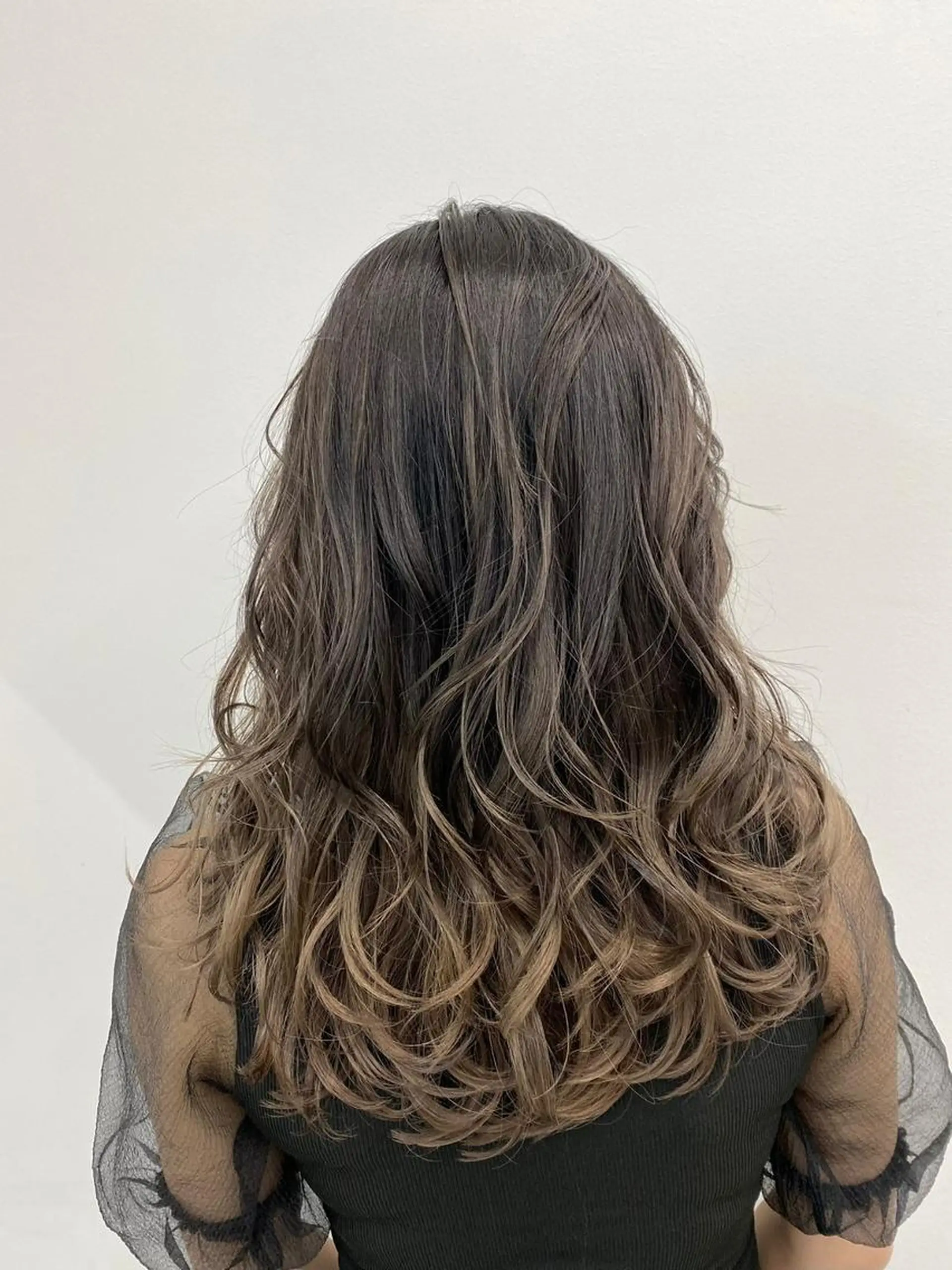 セミロング アッシュ アッシュブラック 公式 Ease by amble luxeのヘアスタイル