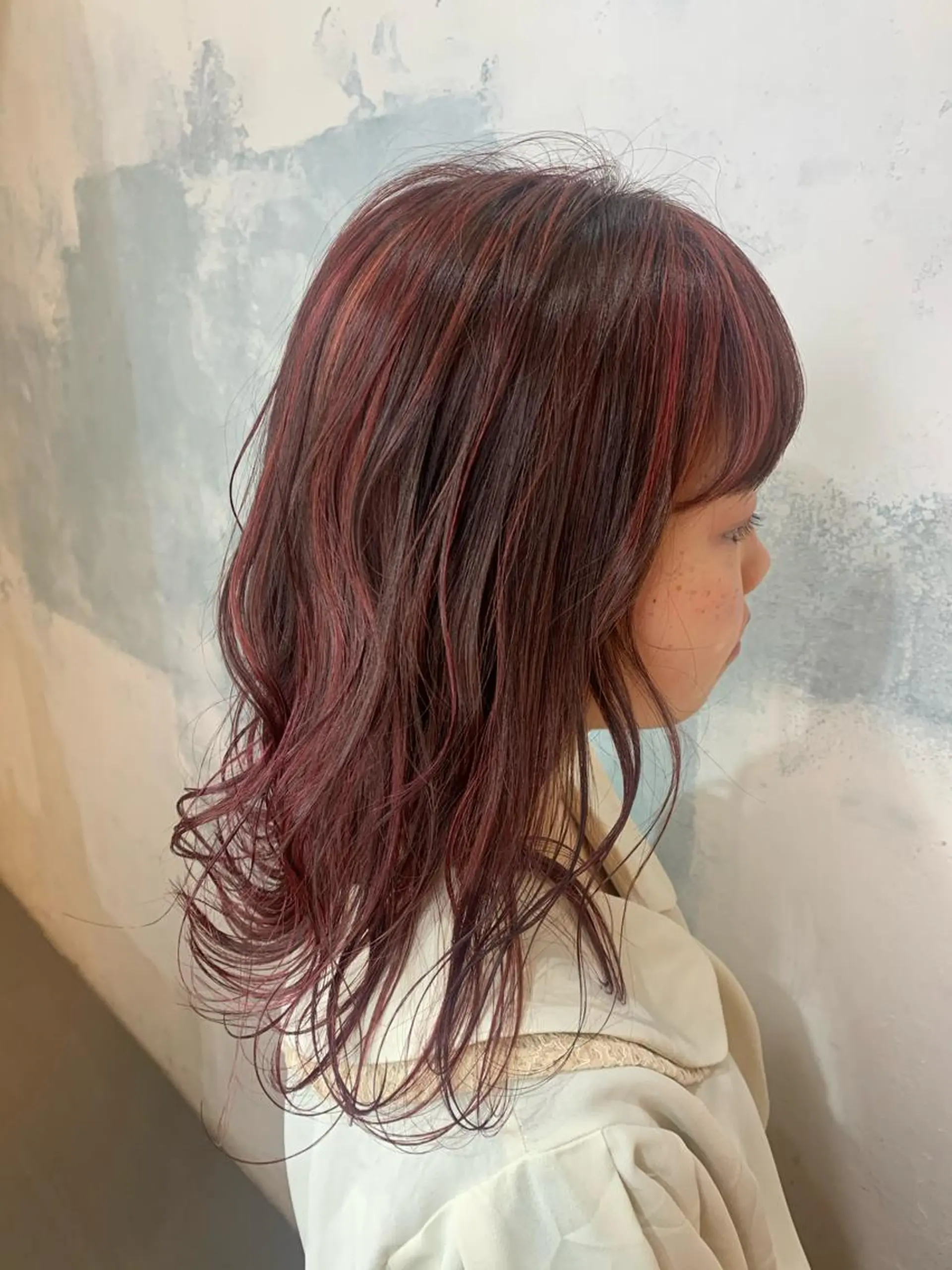 セミロング カラー グラデーションカラー ハイライトカラー ピンクカラー ハイライト ヘアカラー トリートメント 🍑艶髪✖️暖色系 ✨momoka🍑のヘアスタイル