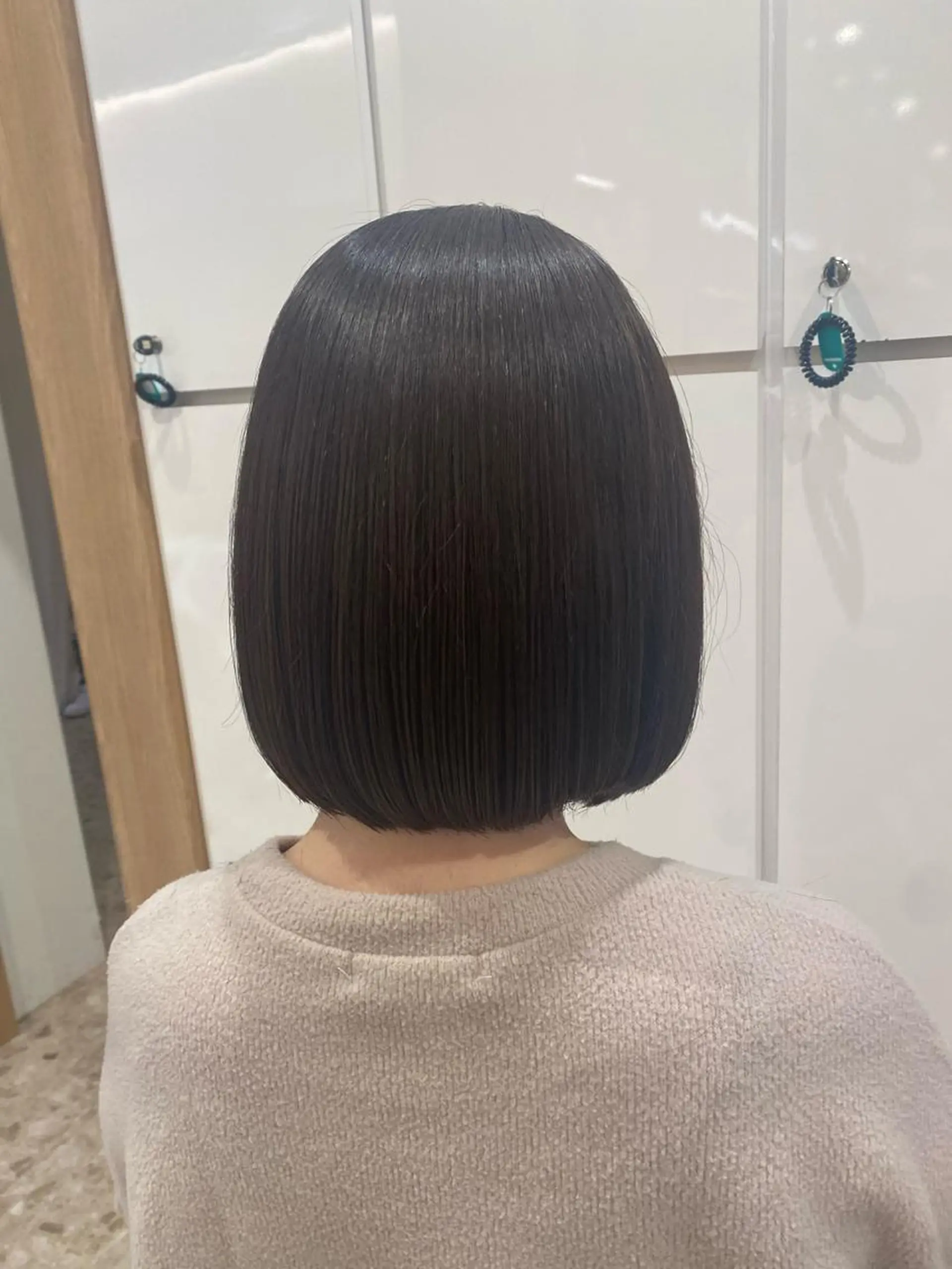 ミディアム カラー ヘアアレンジ 切りっぱなしボブ ベージュカラー ハイトーンカラー インナーカラー ピンクカラー 🌿ブリーチ/髪質 改善/🌿‬JINのヘアスタイル