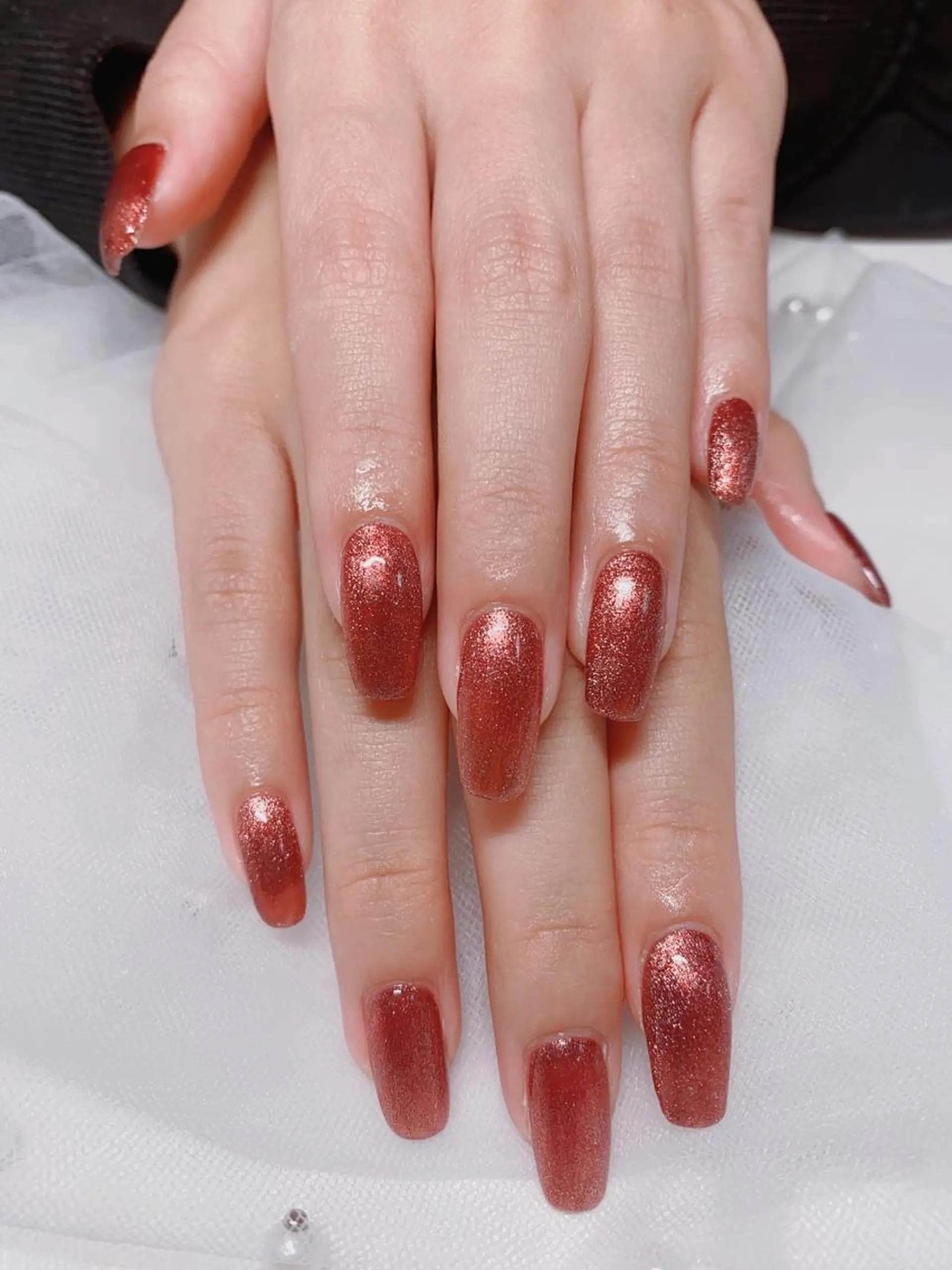 ネイル マグネットネイル 赤色 ハンドネイル Jasmine nailsalon所属・ジャスミン ネイルサロンのネイルデザイン