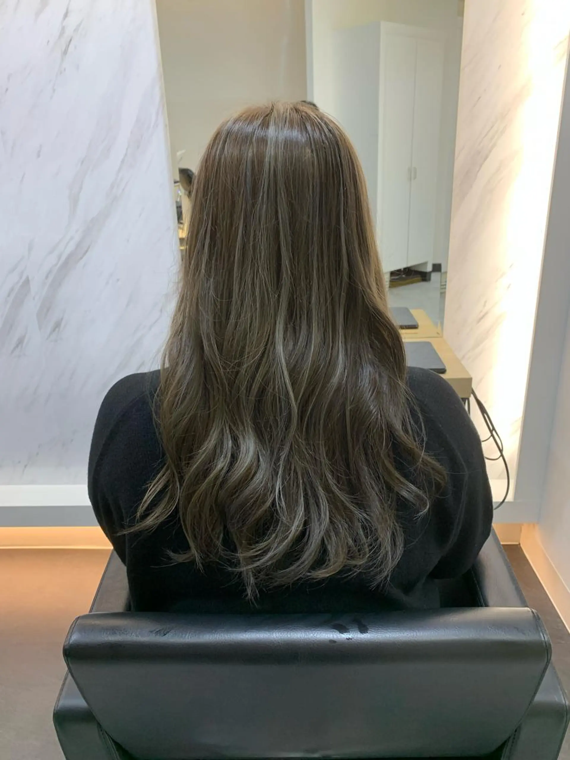 カラー 透明感カラー ハイライトカラー 小原 里都のヘアスタイル