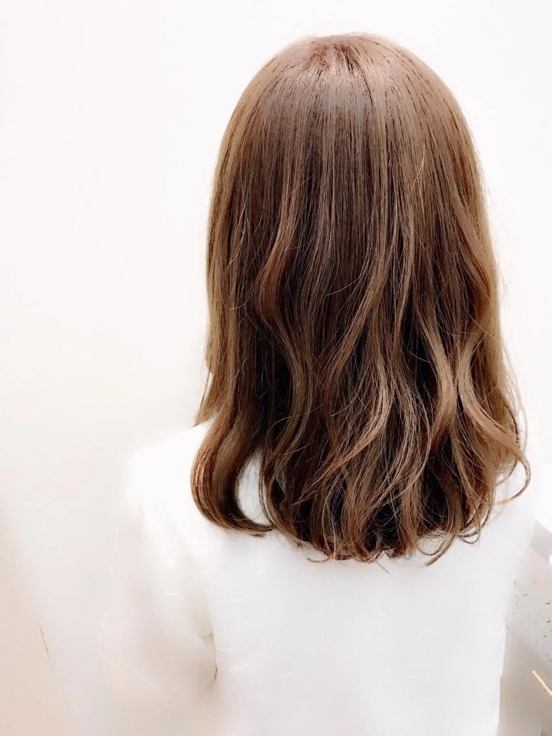 ミディアム カラー ベージュカラー ハイトーンカラー カット ヘアカラー トリートメント 髪質改善ｶﾗｰ ｹｱﾌﾞﾘｰﾁ/ﾀﾑのヘアスタイル