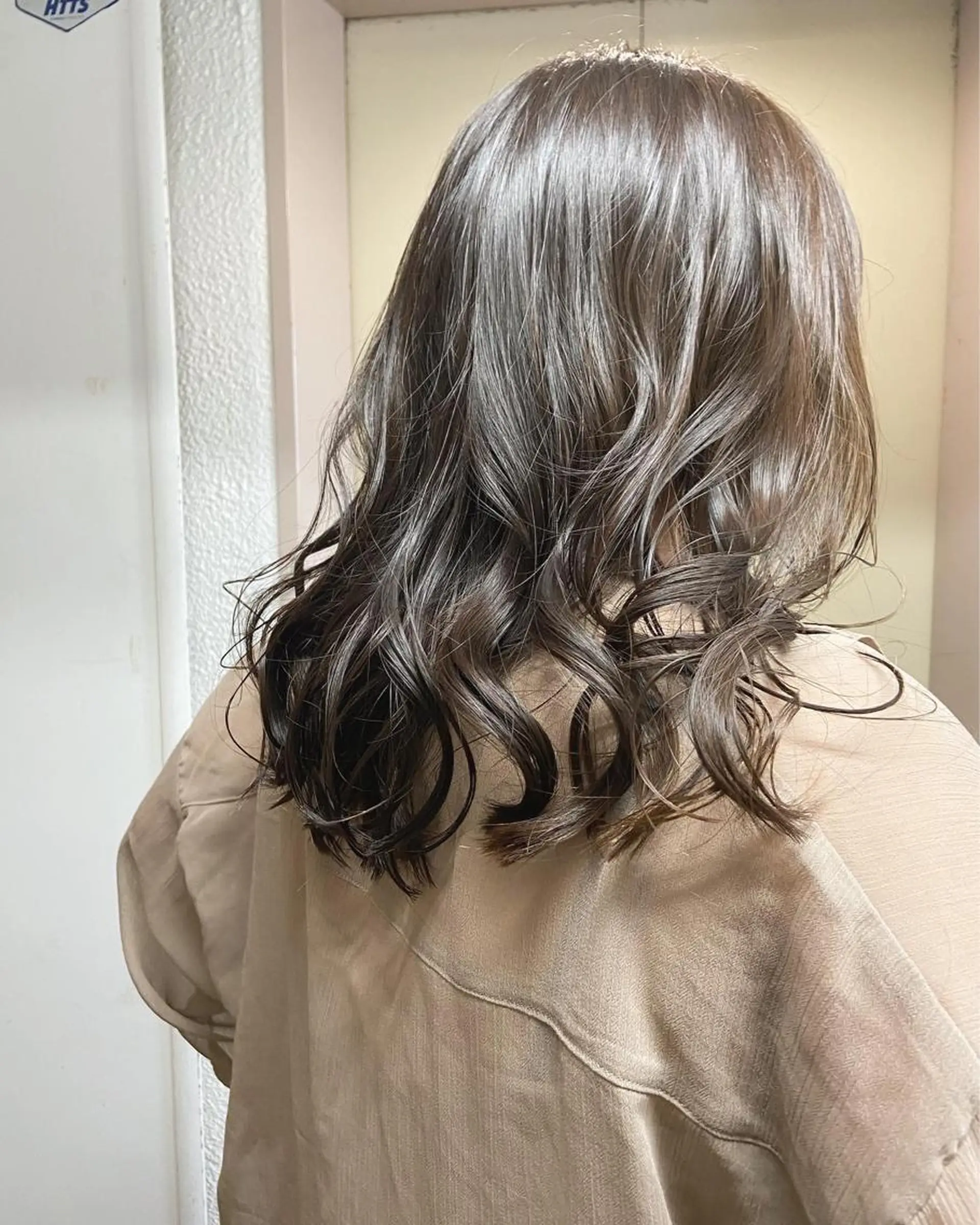 カラー ロイヤルスイート所属・眞壁 華子のヘアスタイル
