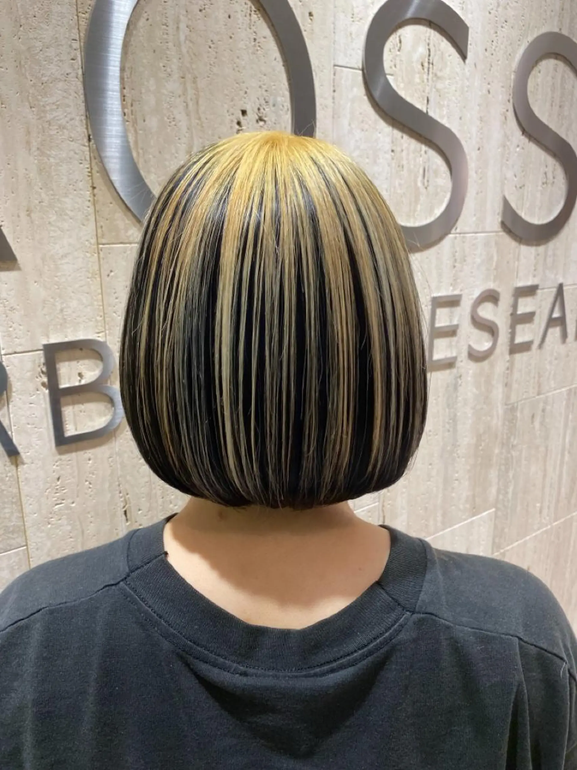 ショート カラー ブリーチ デザインカラー カット ヘアカラー トリートメント 高橋 芽衣のヘアスタイル