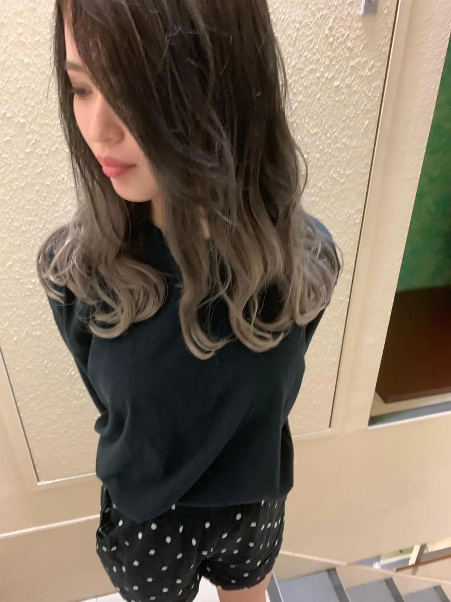 ロング アッシュ ハイライト レイヤーカット ヘアカラー Selene hair OSAKAのヘアスタイル