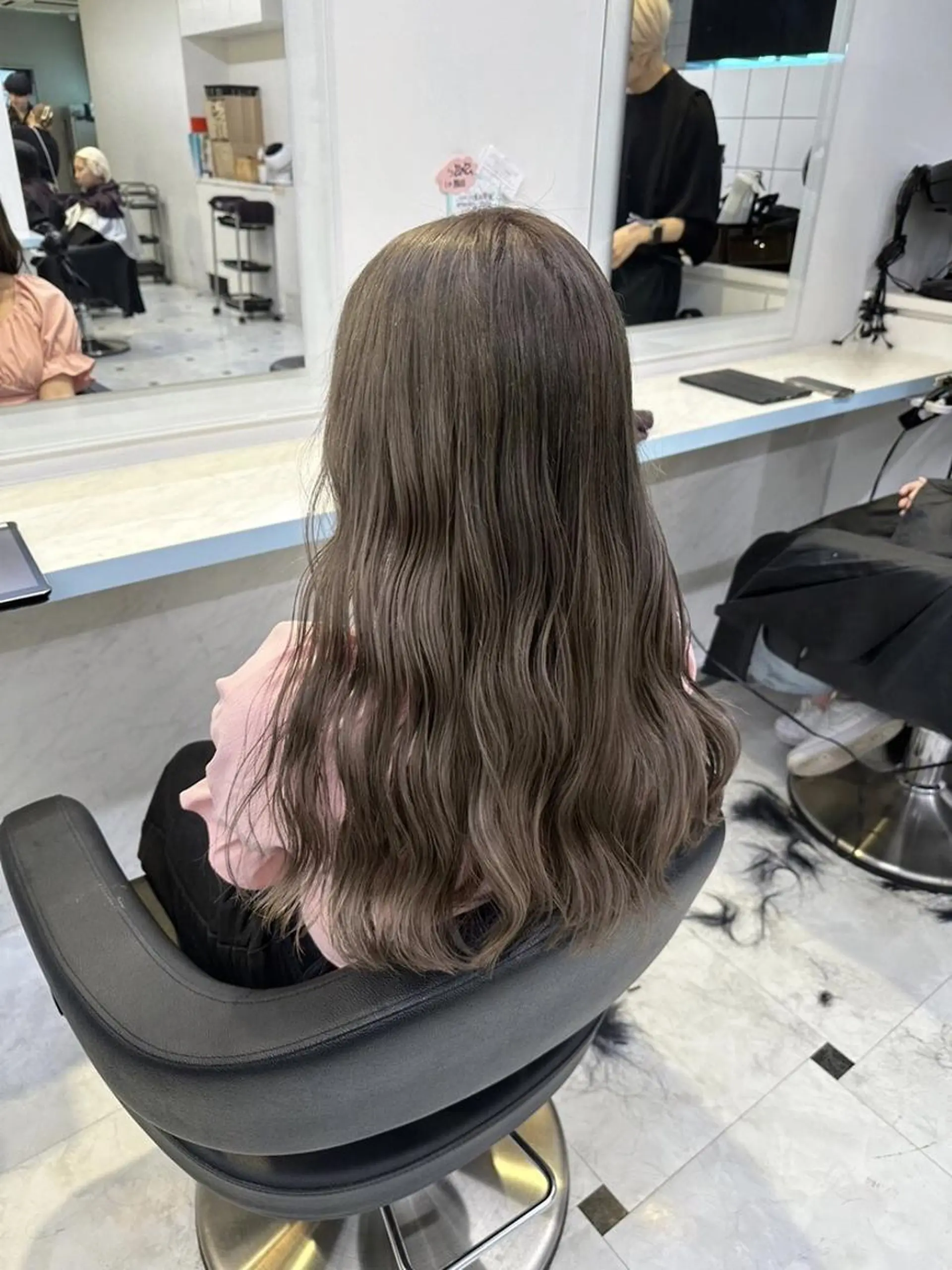 カラー 海外風ブリーチなし 🫒Rion🫒🩶のヘアスタイル